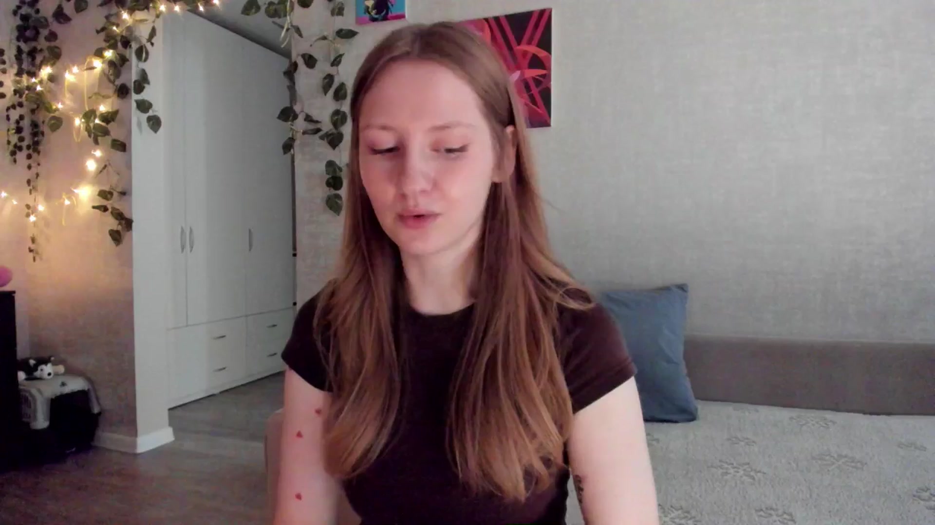 Gallery image thumbnail from mnialice's myfreecams stream on, 12/01/2025, 04:41 image 16 of 20