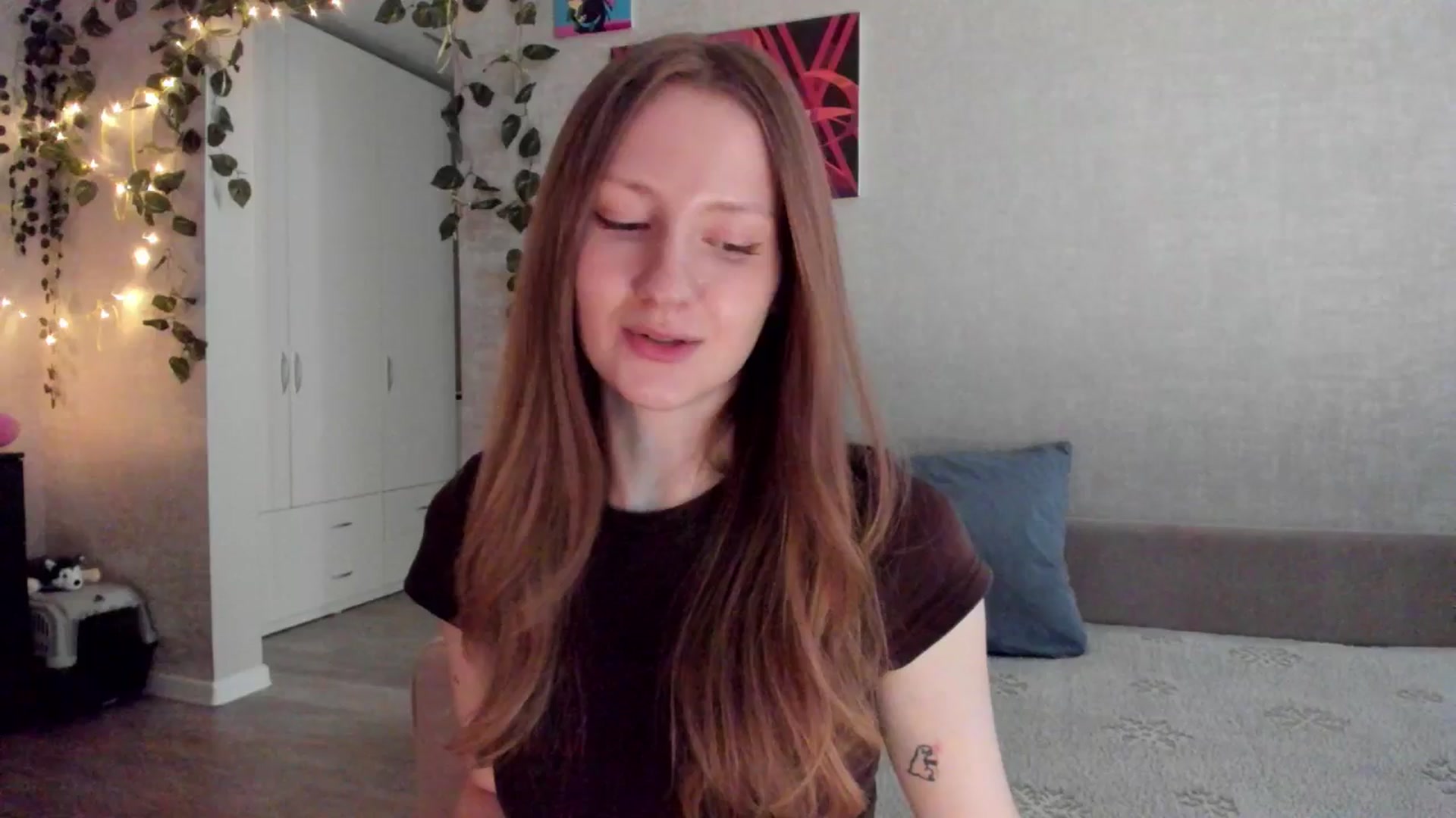 Gallery image thumbnail from mnialice's myfreecams stream on, 12/01/2025, 04:41 image 13 of 20