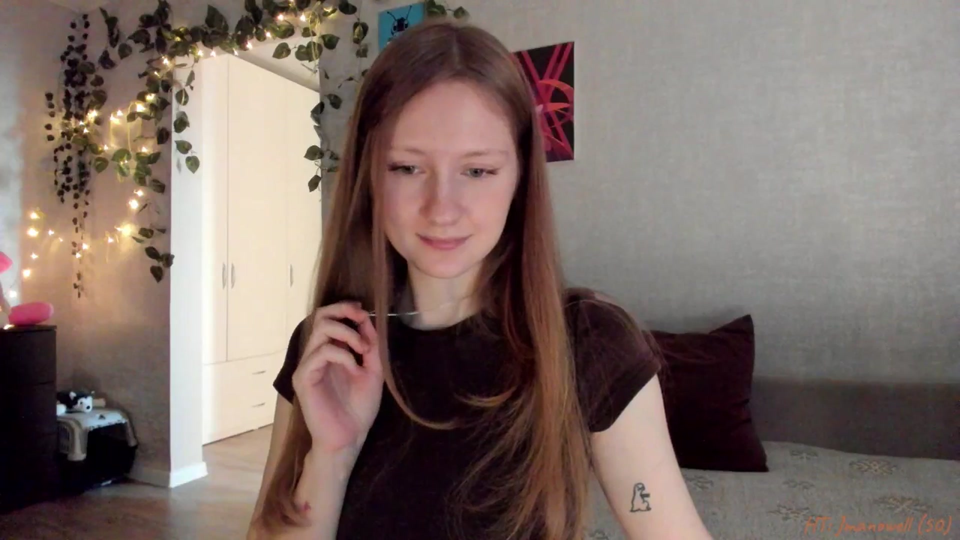 Gallery image thumbnail from mnialice's myfreecams stream on, 01/11/2026, 05:45 image 4 of 20