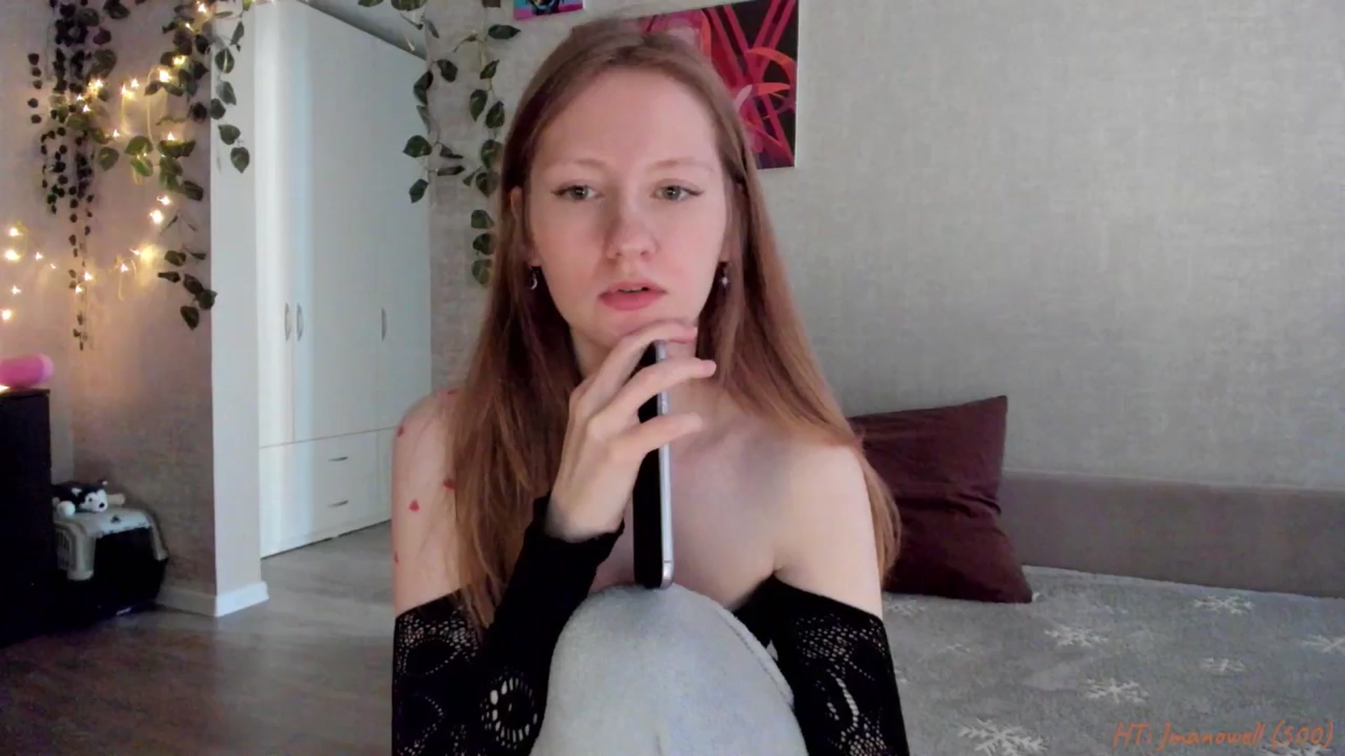 Gallery image thumbnail from mnialice's myfreecams stream on, 01/25/2026, 06:03 image 16 of 20