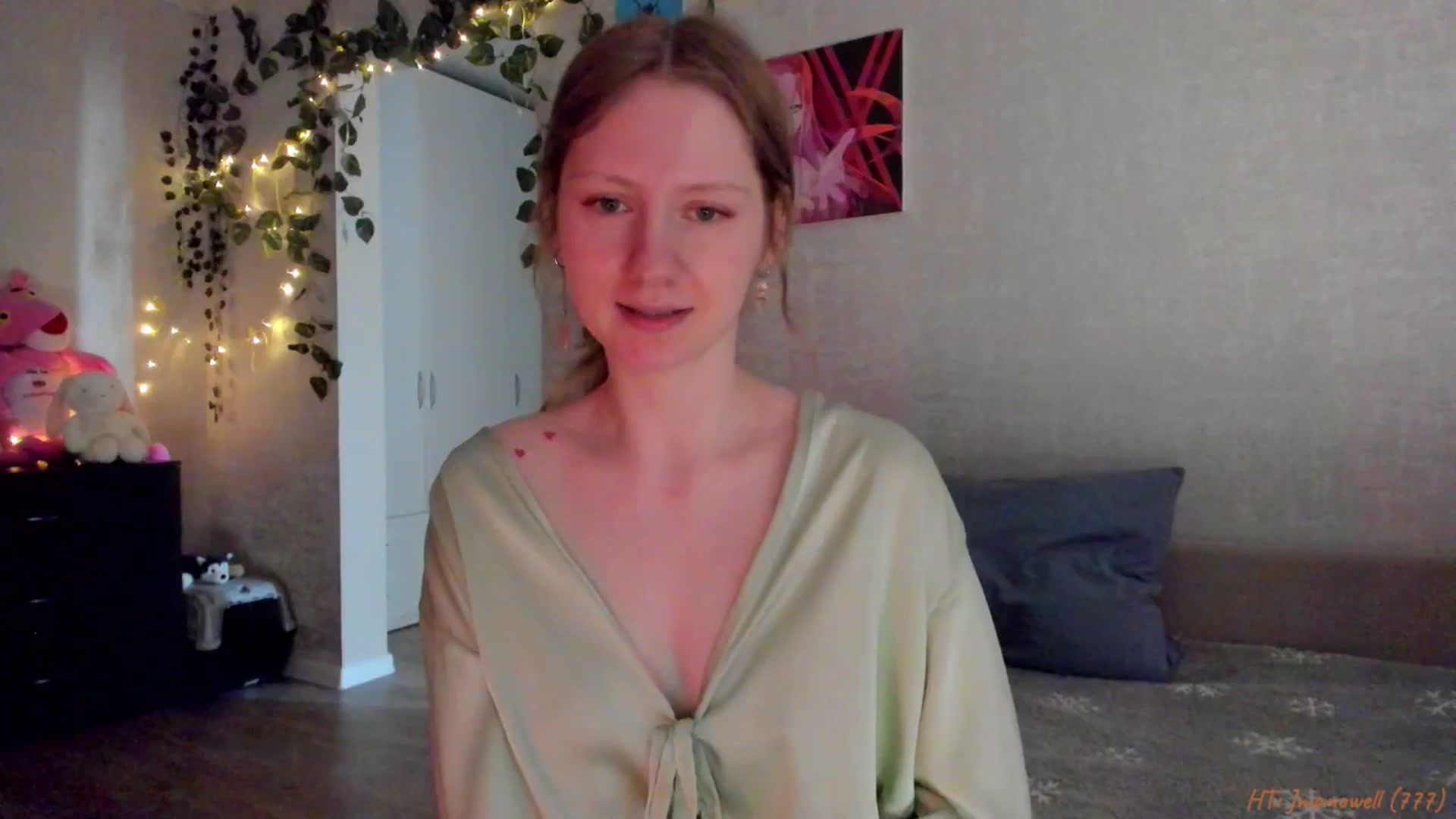 Gallery image thumbnail from mnialice's myfreecams stream on, 03/19/2026, 04:02 image 8 of 20