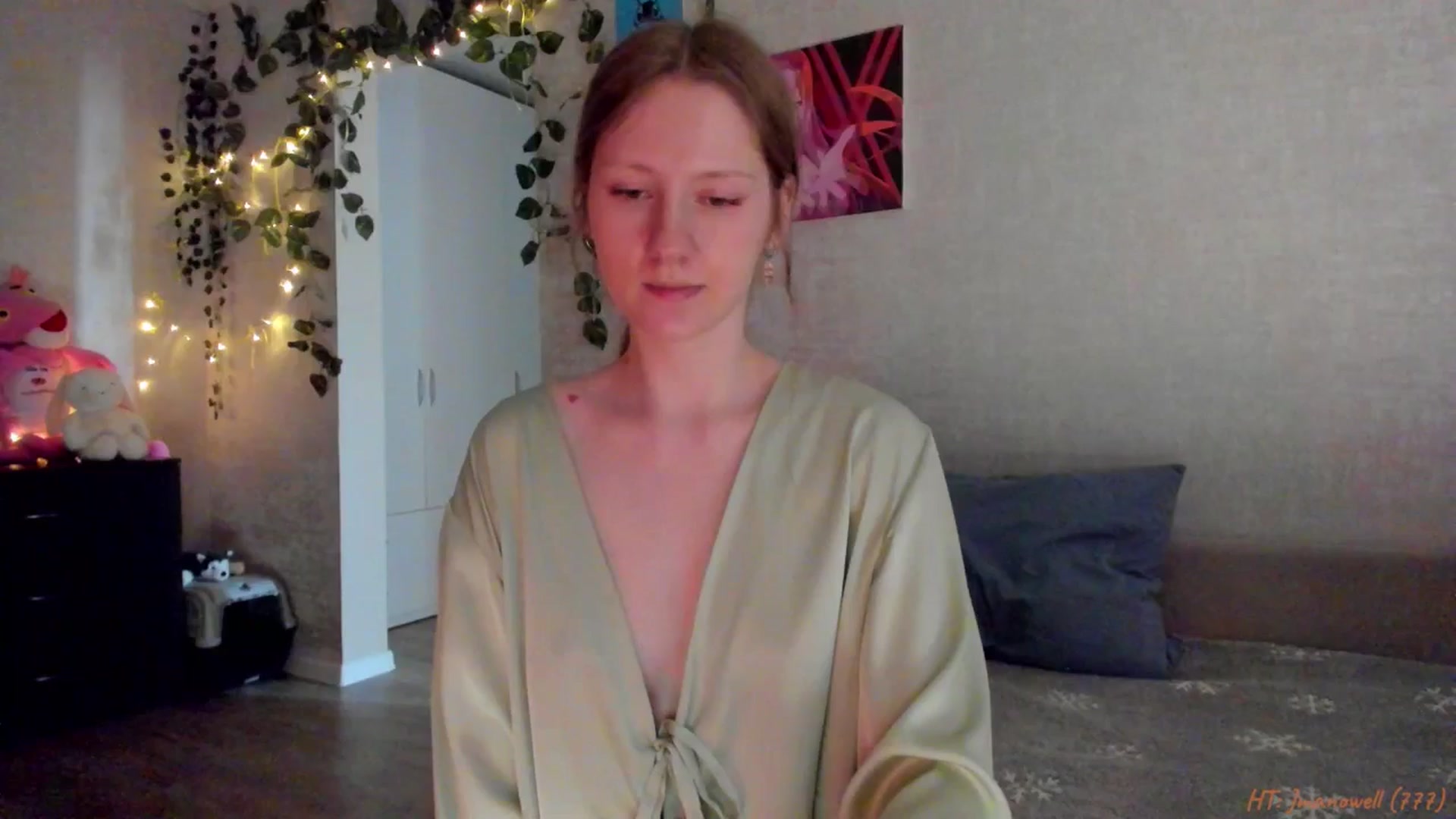 Gallery image thumbnail from mnialice's myfreecams stream on, 03/19/2026, 04:02 image 19 of 20