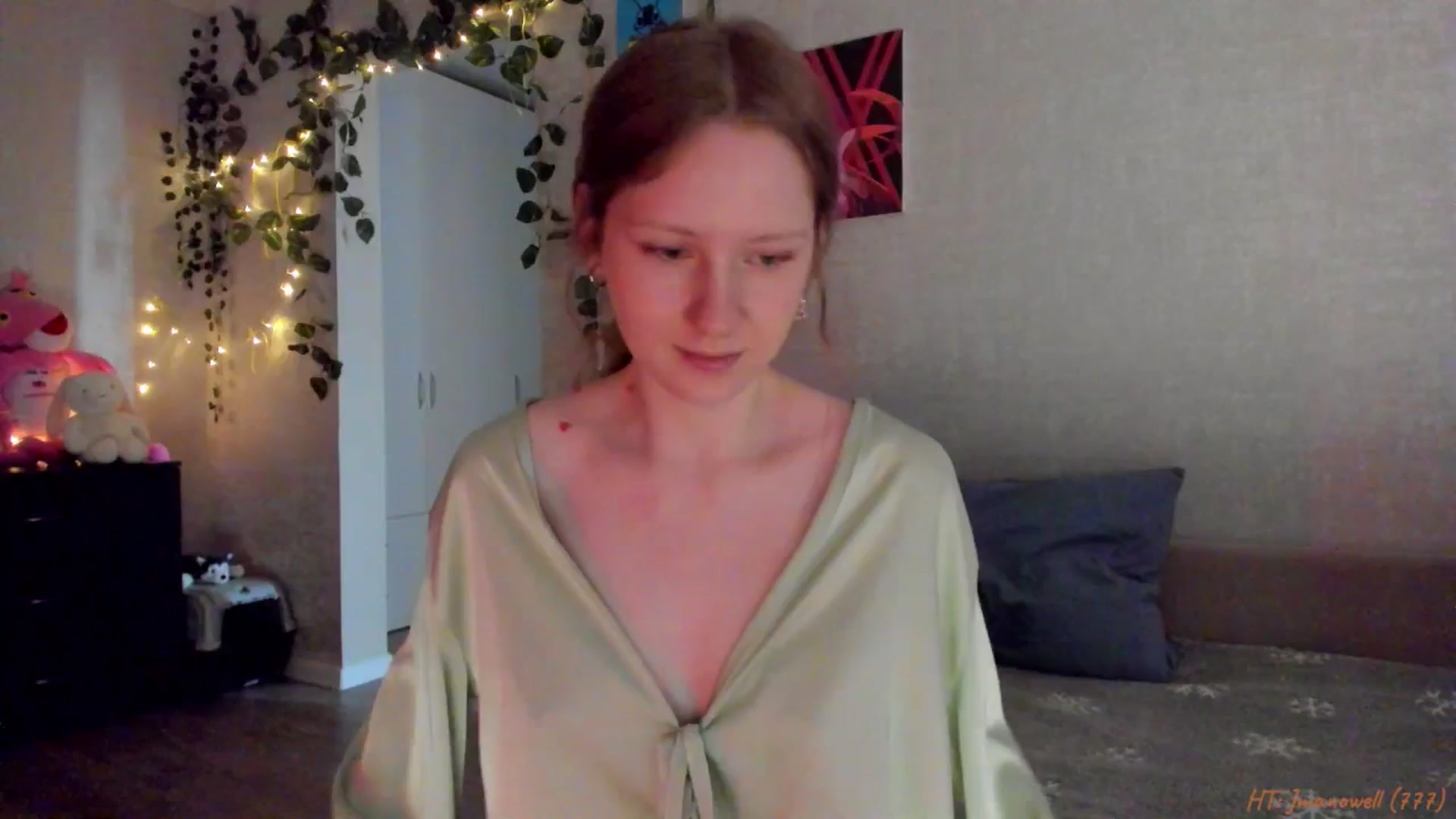 Gallery image thumbnail from mnialice's myfreecams stream on, 03/19/2026, 04:02 image 3 of 20