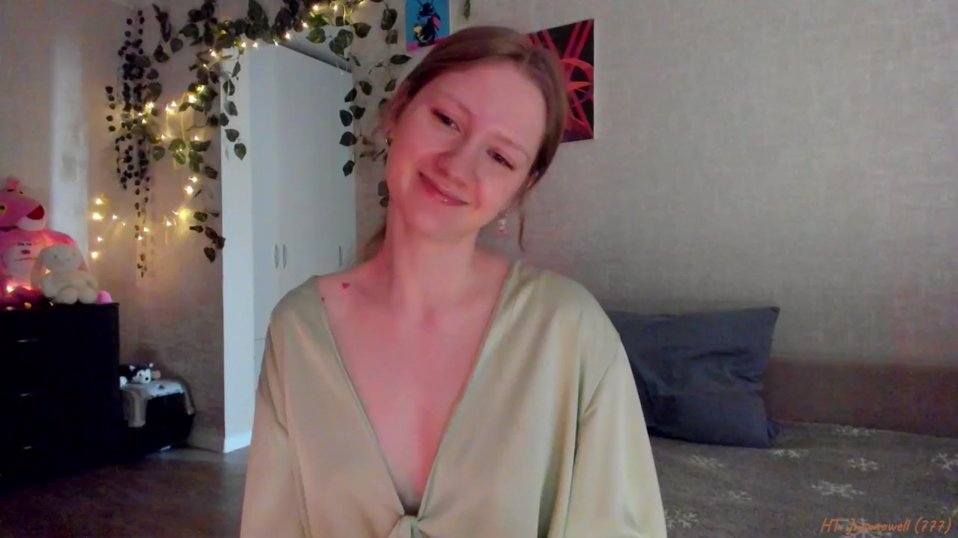 Gallery image thumbnail from mnialice's myfreecams stream on, 03/19/2026, 04:02 image 13 of 20