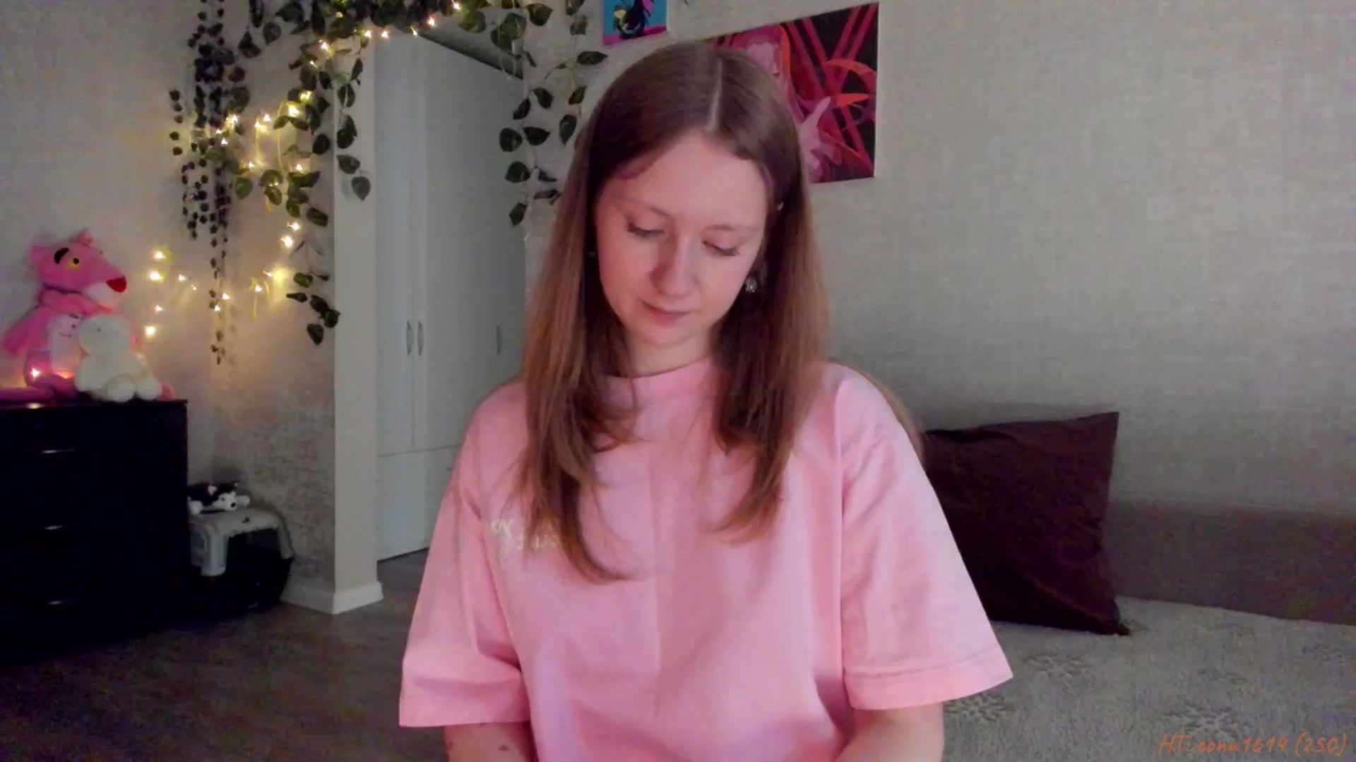 Gallery image thumbnail from mnialice's myfreecams stream on, 04/19/2026, 04:30 image 16 of 20
