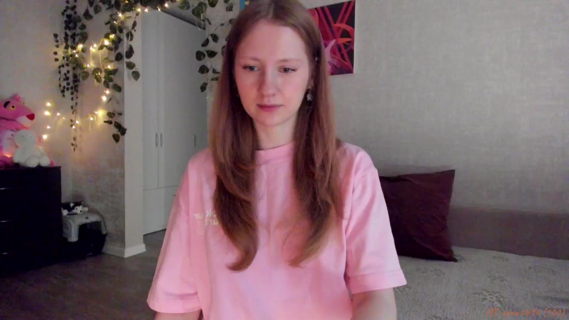 Gallery image thumbnail from mnialice's myfreecams stream on, 04/19/2026, 04:30 image 3 of 20