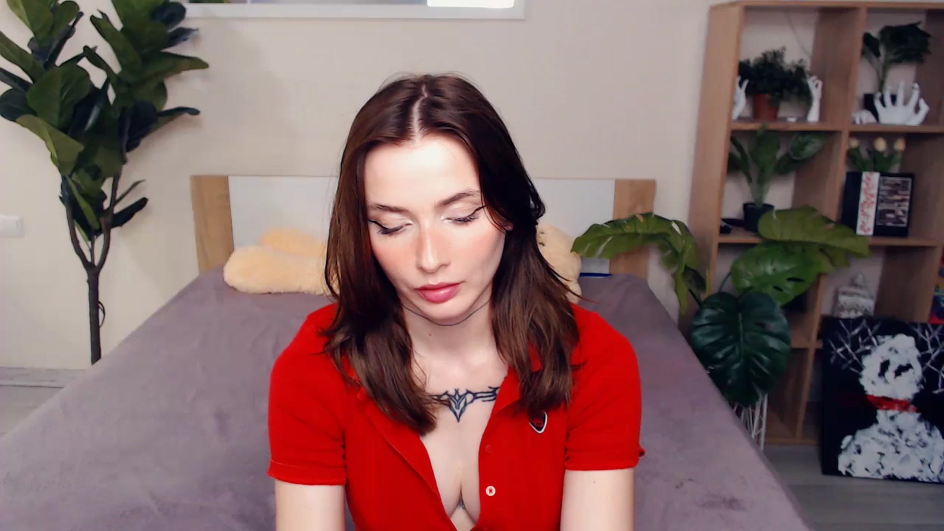 Gallery image thumbnail from mo0nshoes's myfreecams stream on, 06/09/2025, 24:08 image 19 of 20