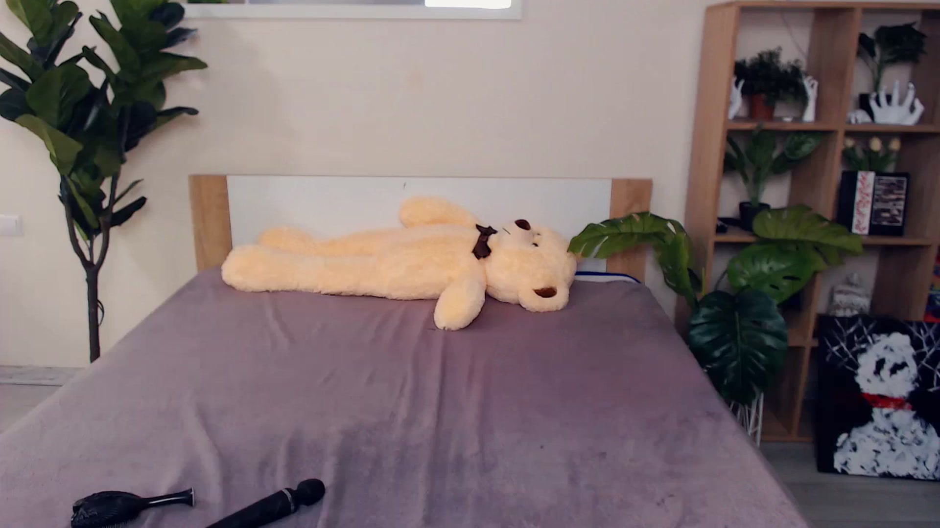 Gallery image thumbnail from mo0nshoes's myfreecams stream on, 06/09/2025, 24:58 image 6 of 20