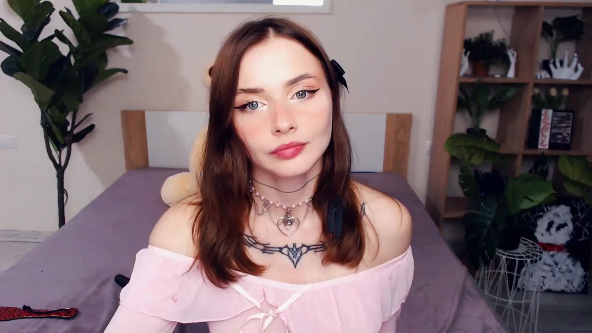 Gallery image thumbnail from mo0nshoes's myfreecams stream on, 06/13/2025, 01:24 image 1 of 20