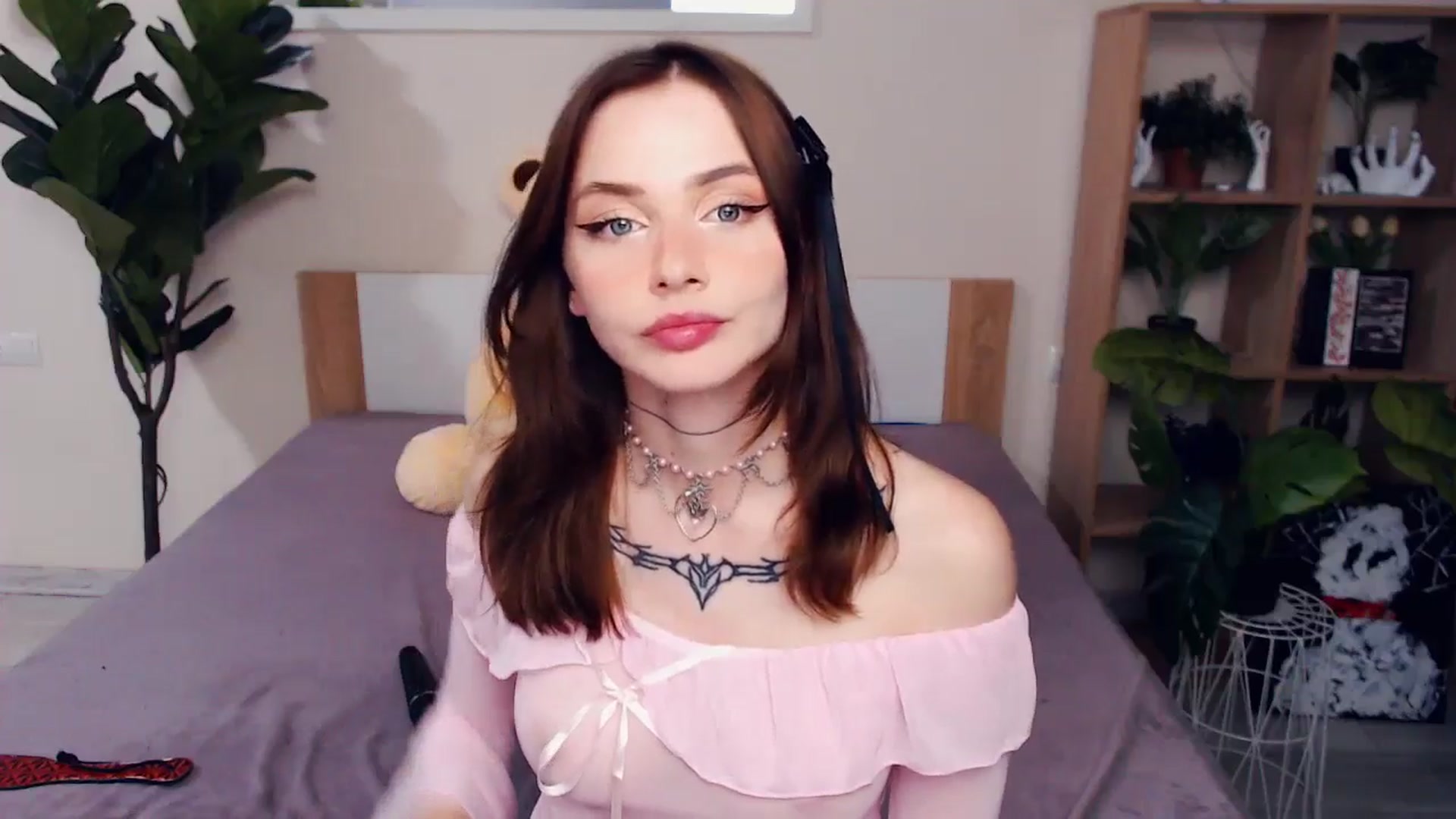Gallery image thumbnail from mo0nshoes's myfreecams stream on, 06/13/2025, 01:24 image 5 of 20