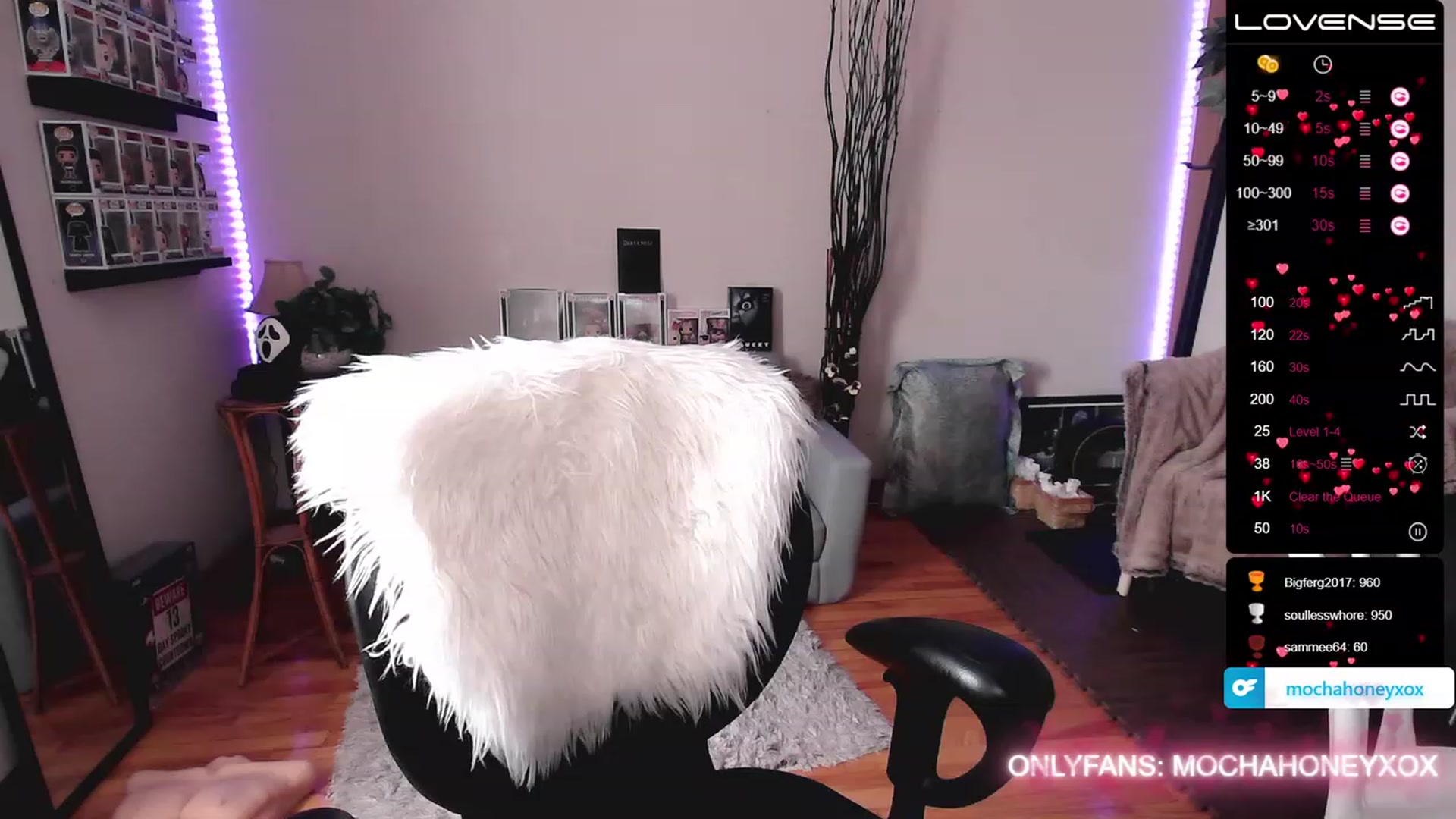 Gallery image thumbnail from mochahoneyxox's myfreecams stream on, 04/03/2023, 16:00 image 9 of 20