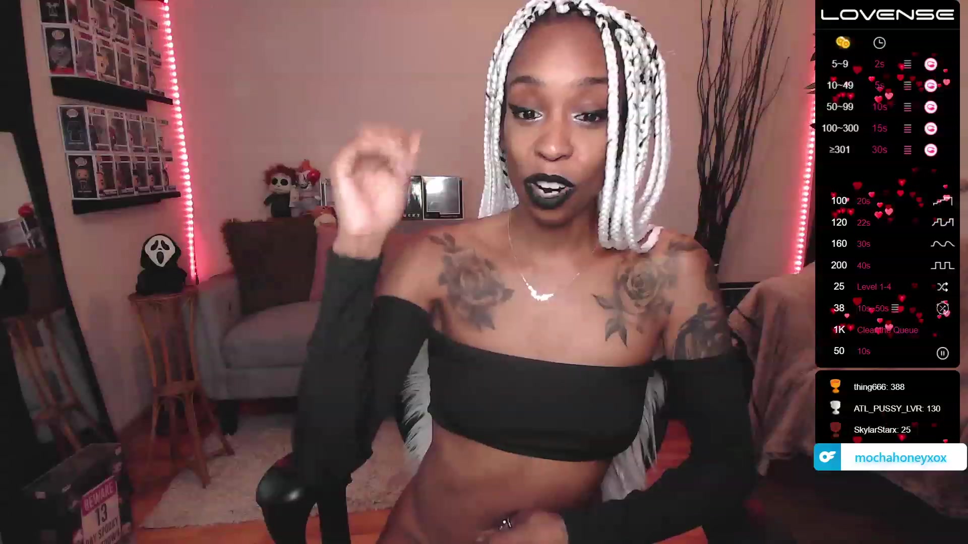 Gallery image thumbnail from mochahoneyxox's myfreecams stream on, 06/17/2023, 17:03 image 18 of 20