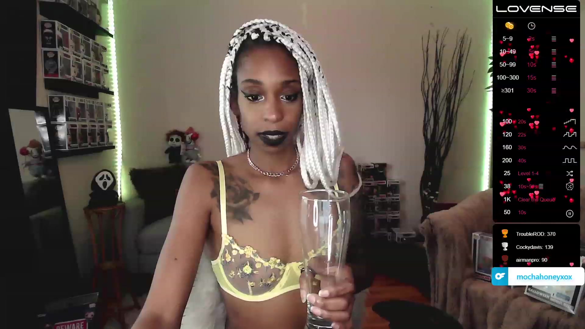 Gallery image thumbnail from mochahoneyxox's myfreecams stream on, 06/29/2023, 16:31 image 18 of 20