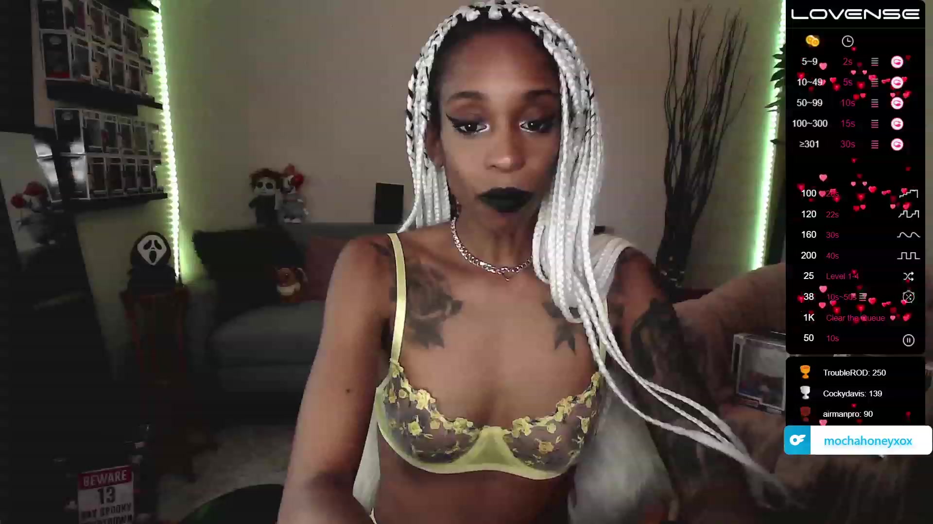 Gallery image thumbnail from mochahoneyxox's myfreecams stream on, 06/29/2023, 16:31 image 11 of 20