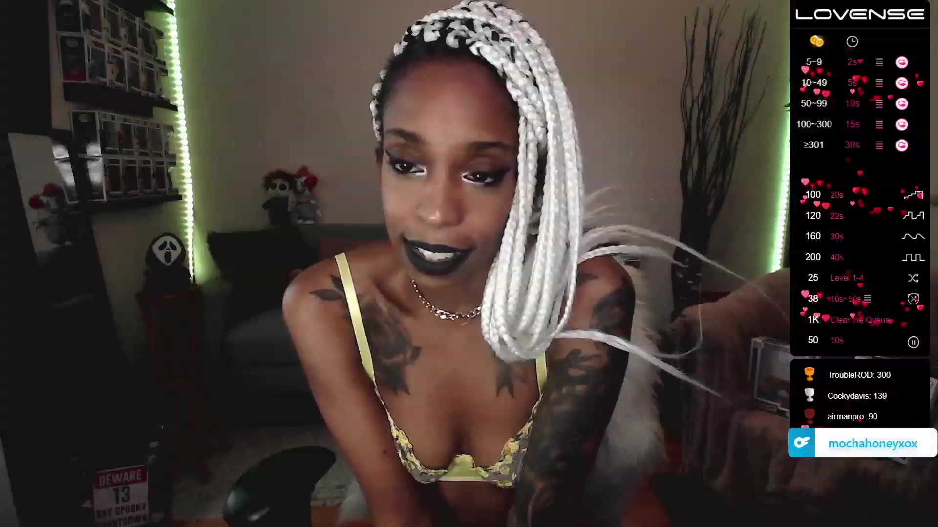 Gallery image thumbnail from mochahoneyxox's myfreecams stream on, 06/29/2023, 16:31 image 12 of 20