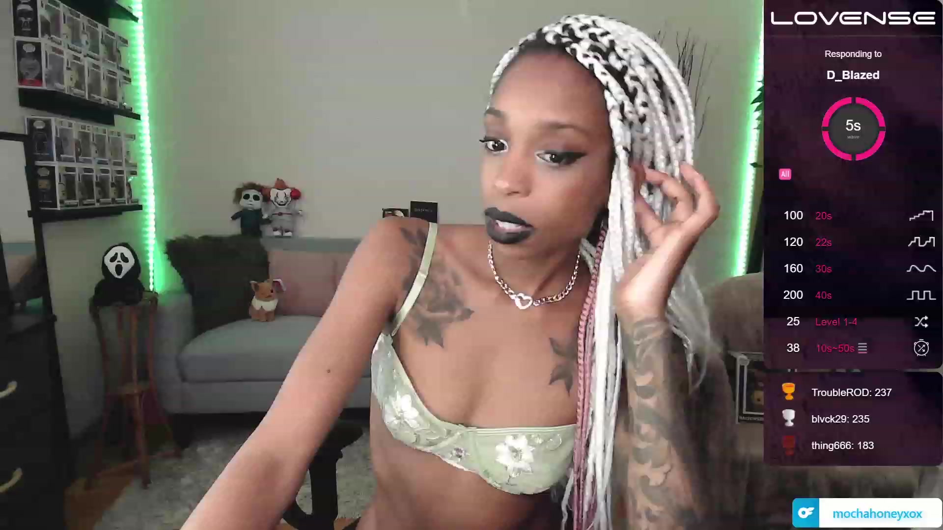 Gallery image thumbnail from mochahoneyxox's myfreecams stream on, 08/05/2023, 16:05 image 15 of 20