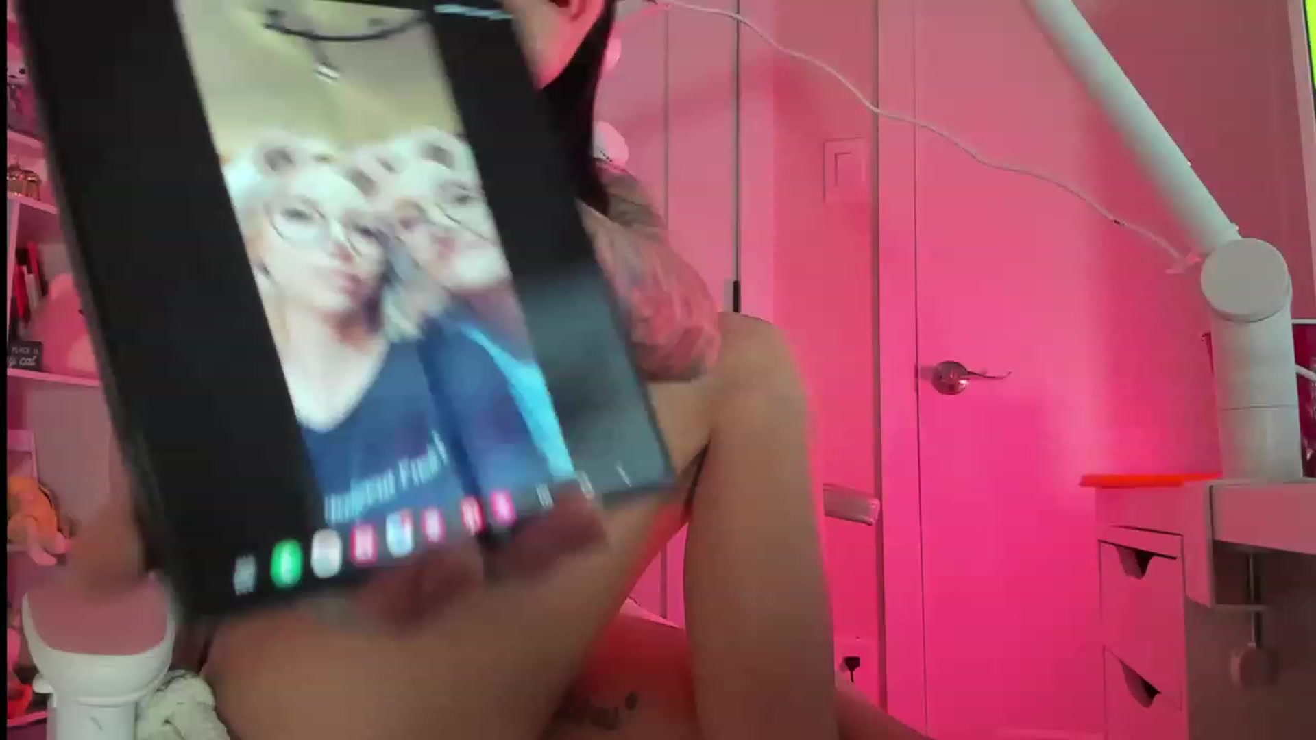 Gallery image thumbnail from modeljenlynn's myfreecams stream on, 12/21/2023, 04:06 image 7 of 20