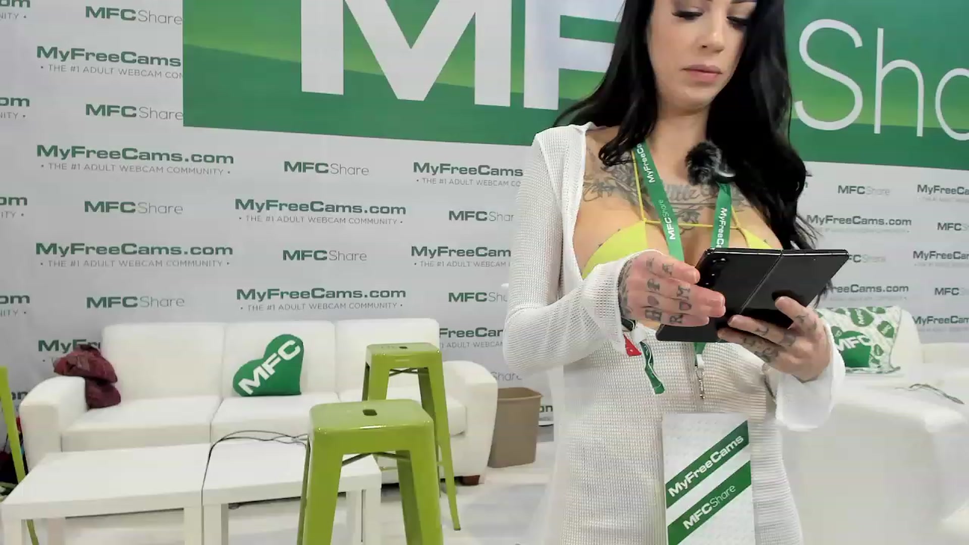 Gallery image thumbnail from modeljenlynn's myfreecams stream on, 01/25/2024, 21:00 image 13 of 20