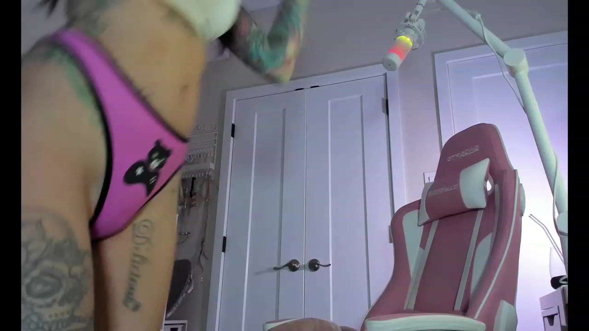 Gallery image thumbnail from modeljenlynn's myfreecams stream on, 02/26/2024, 02:55 image 6 of 20