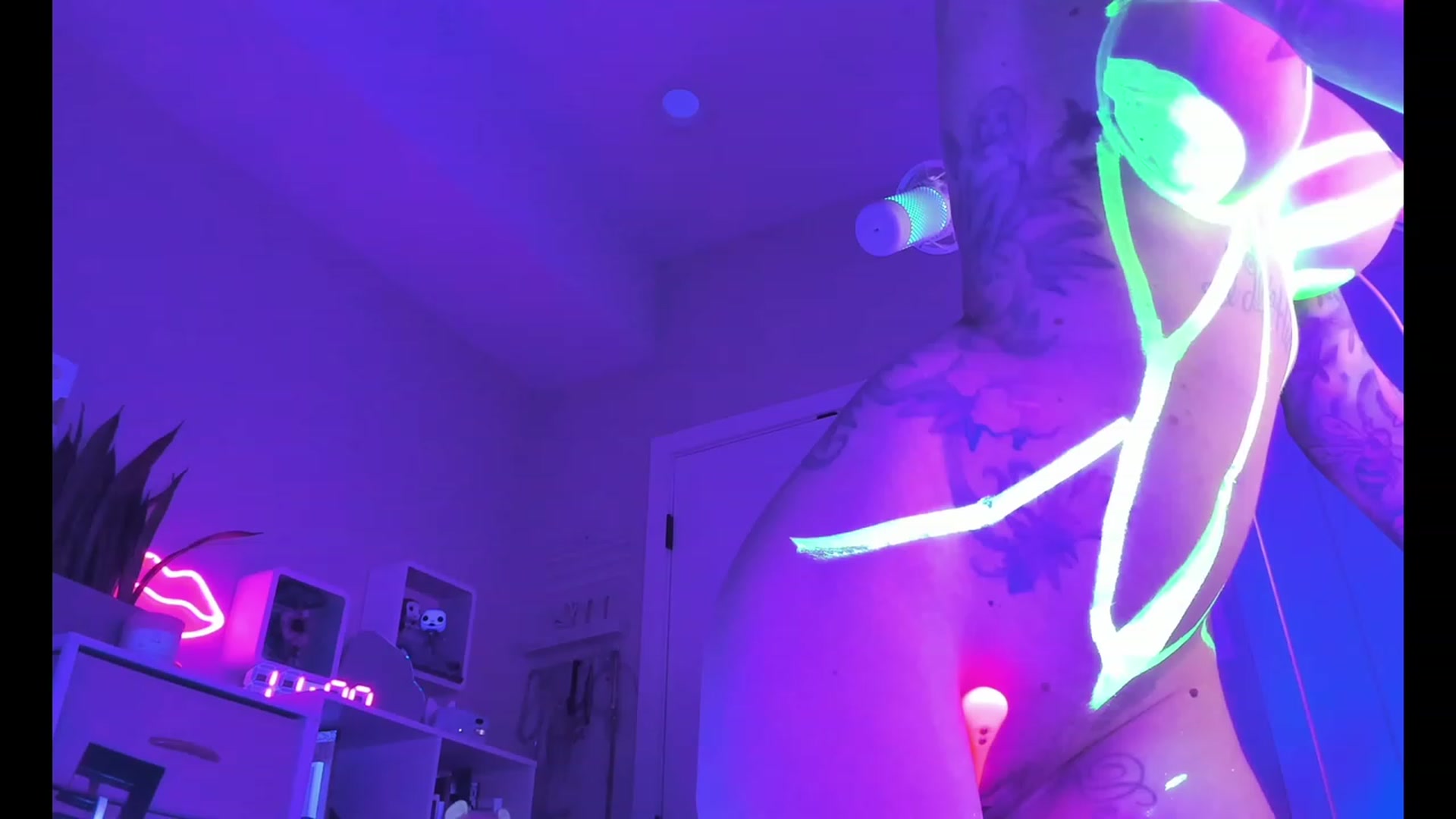 Gallery image thumbnail from modeljenlynn's myfreecams stream on, 03/03/2024, 03:24 image 20 of 20