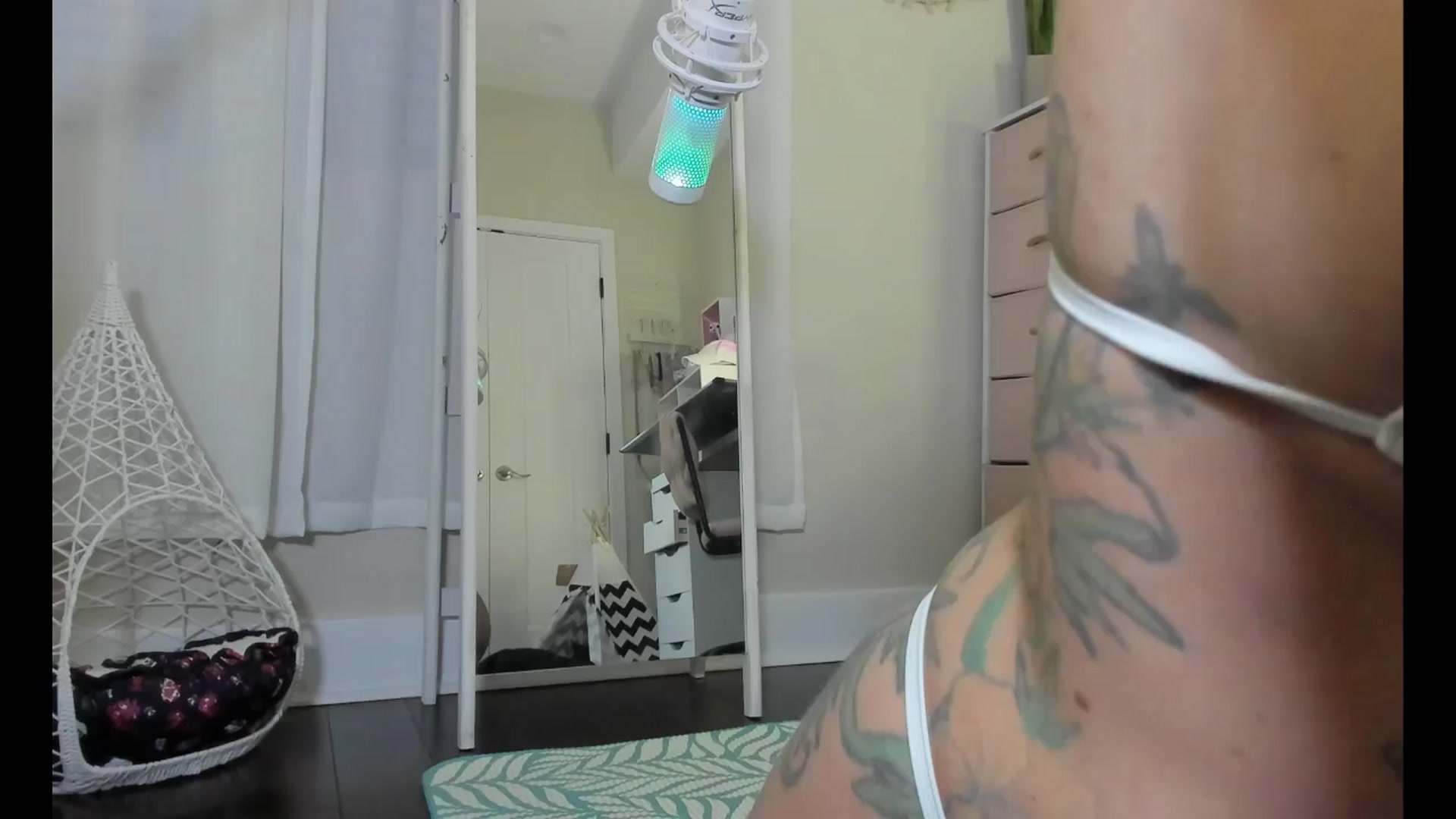 Gallery image thumbnail from modeljenlynn's myfreecams stream on, 04/03/2024, 03:19 image 3 of 20