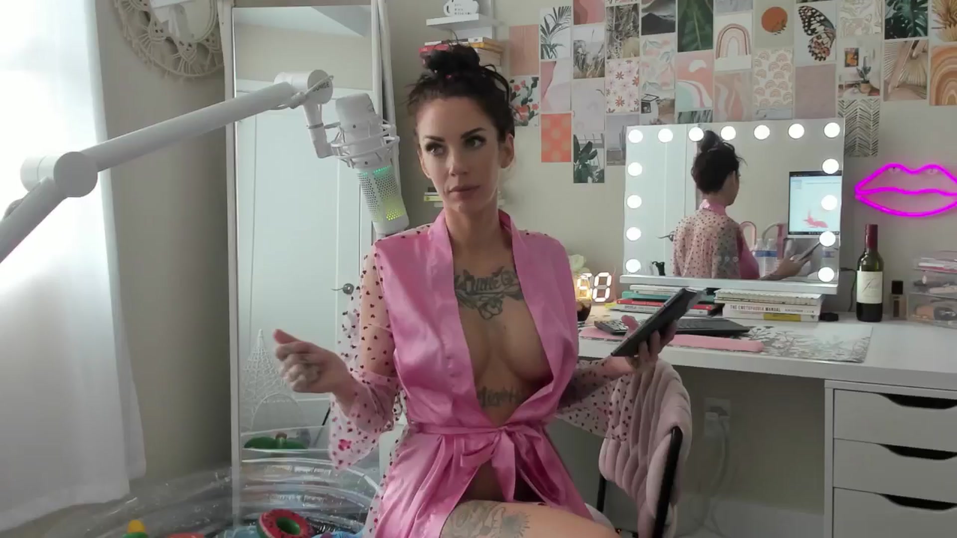 Gallery image thumbnail from modeljenlynn's myfreecams stream on, 05/14/2024, 18:04 image 12 of 20