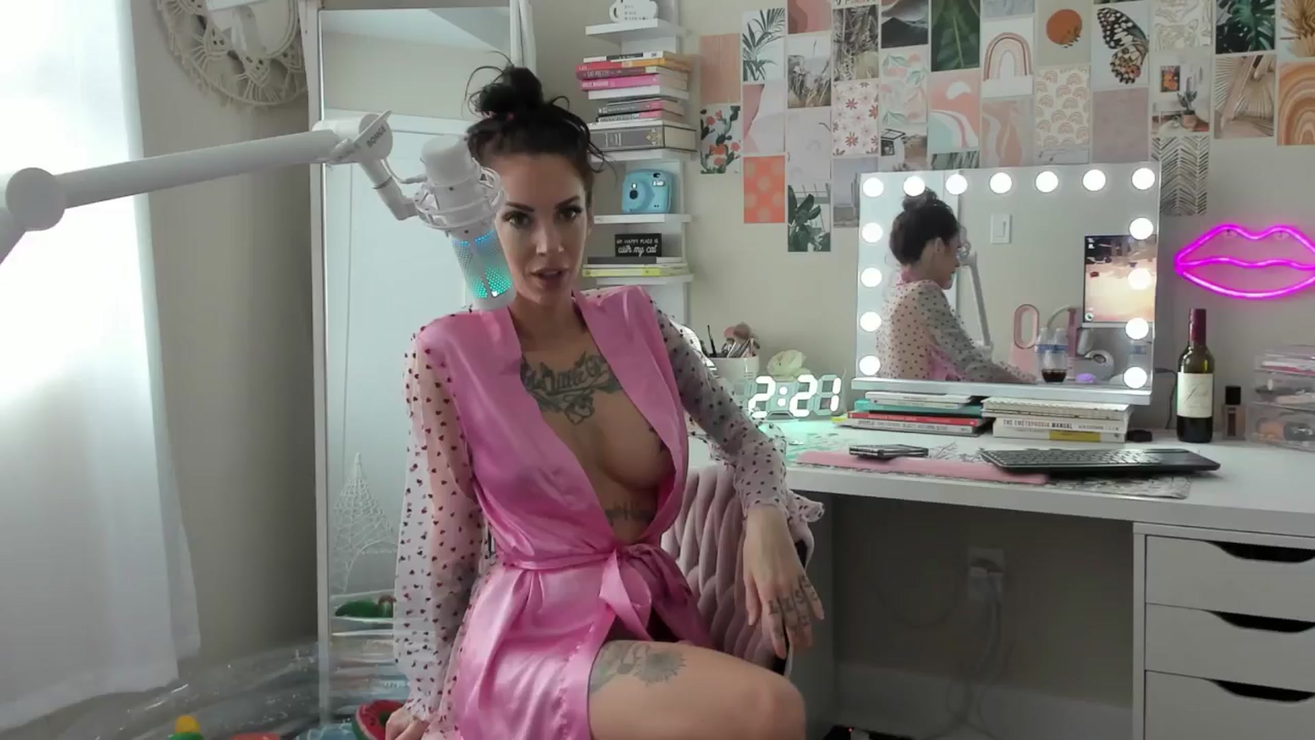 Gallery image thumbnail from modeljenlynn's myfreecams stream on, 05/14/2024, 18:38 image 16 of 20