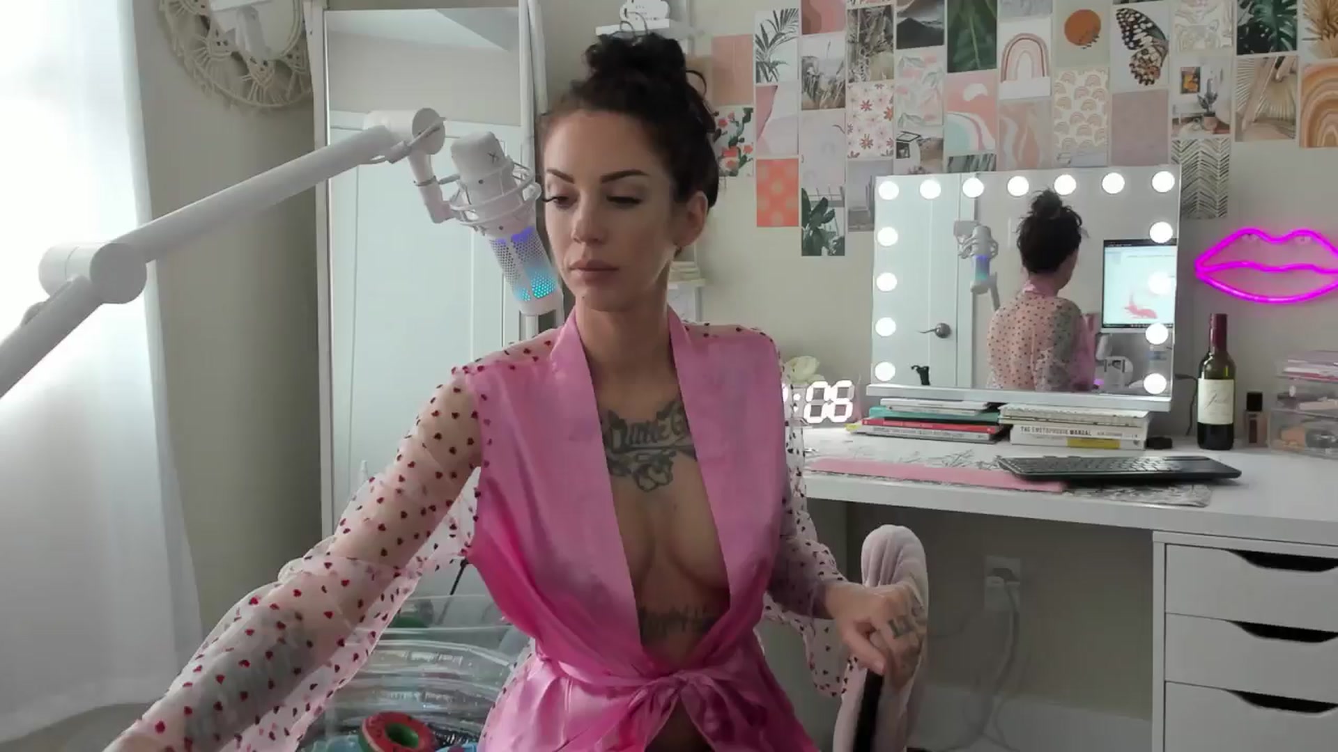 Gallery image thumbnail from modeljenlynn's myfreecams stream on, 05/14/2024, 18:38 image 5 of 20