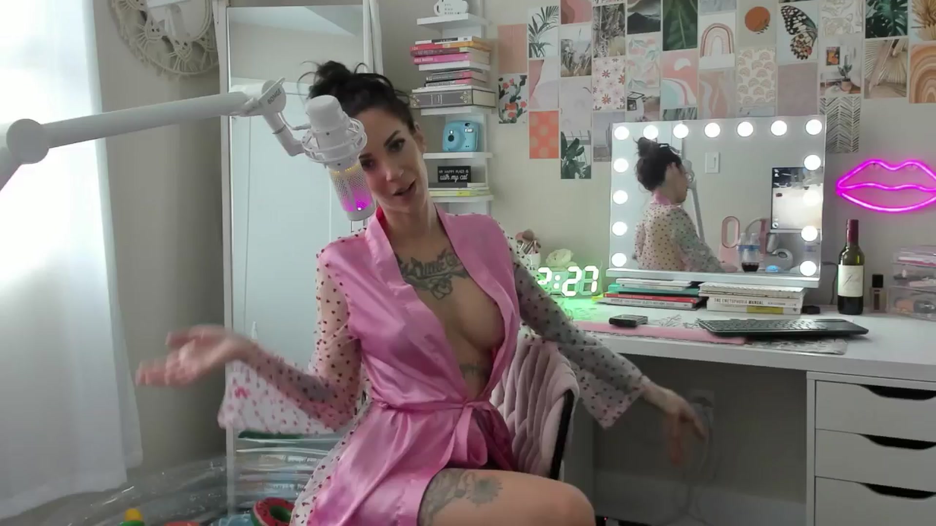 Gallery image thumbnail from modeljenlynn's myfreecams stream on, 05/14/2024, 18:38 image 20 of 20
