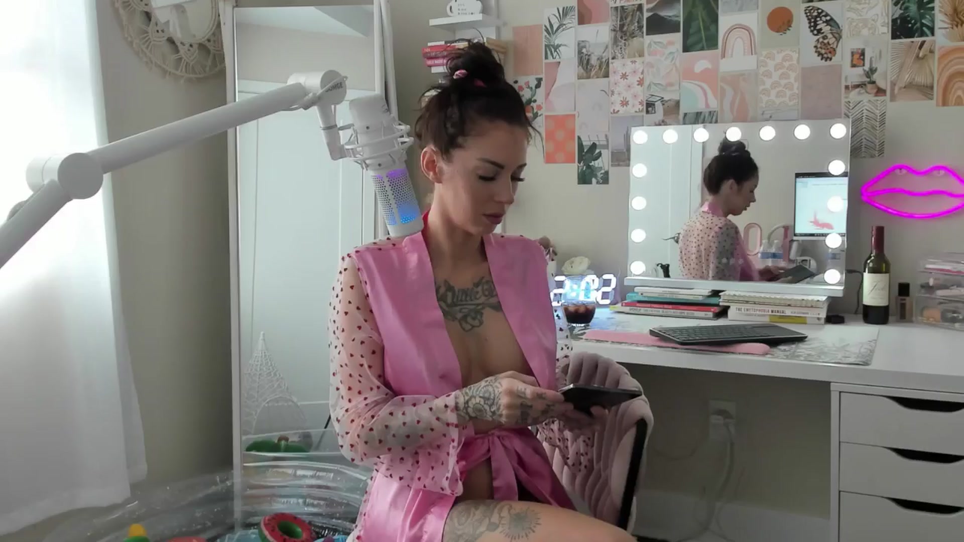 Gallery image thumbnail from modeljenlynn's myfreecams stream on, 05/14/2024, 18:38 image 2 of 20