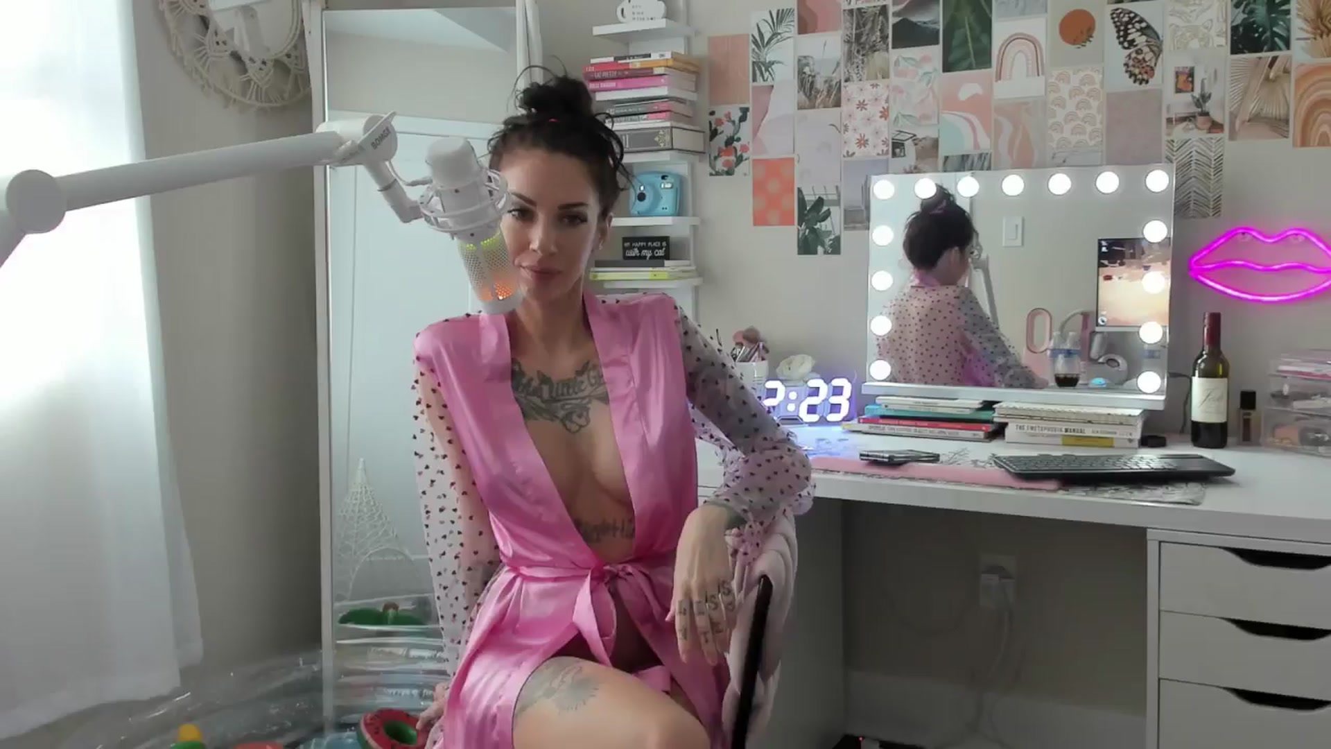 Gallery image thumbnail from modeljenlynn's myfreecams stream on, 05/14/2024, 18:38 image 17 of 20