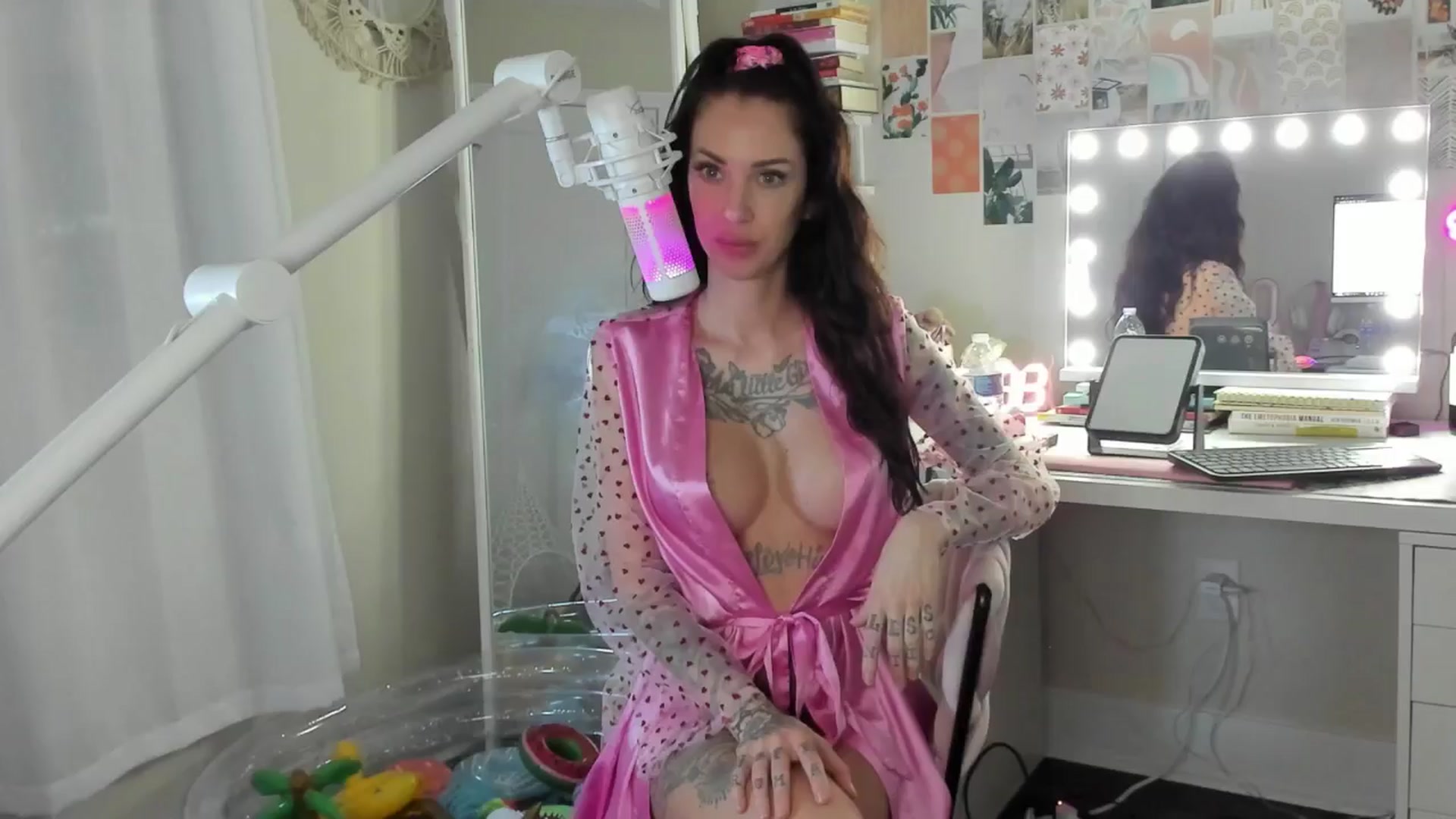 Gallery image thumbnail from modeljenlynn's myfreecams stream on, 05/15/2024, 01:25 image 11 of 20