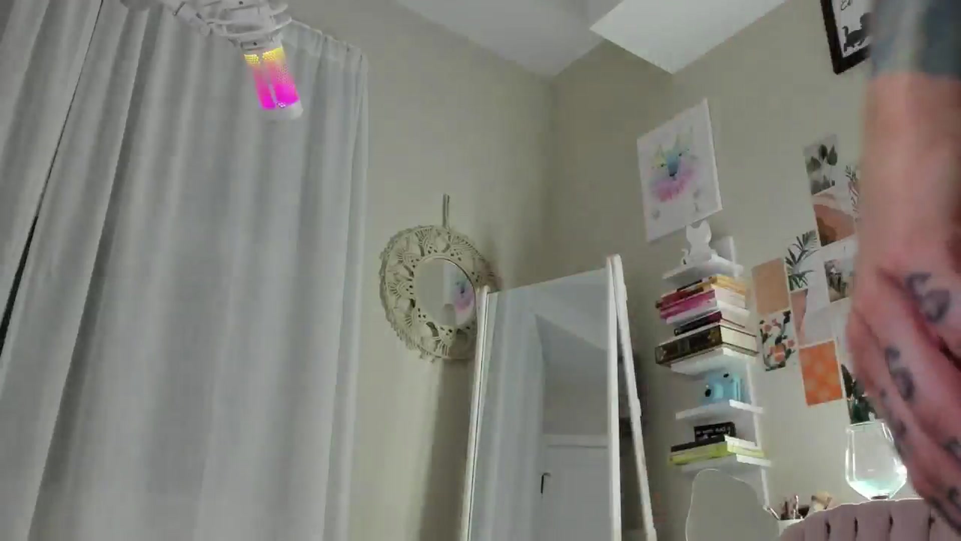 Gallery image thumbnail from modeljenlynn's myfreecams stream on, 05/19/2024, 24:55 image 16 of 20