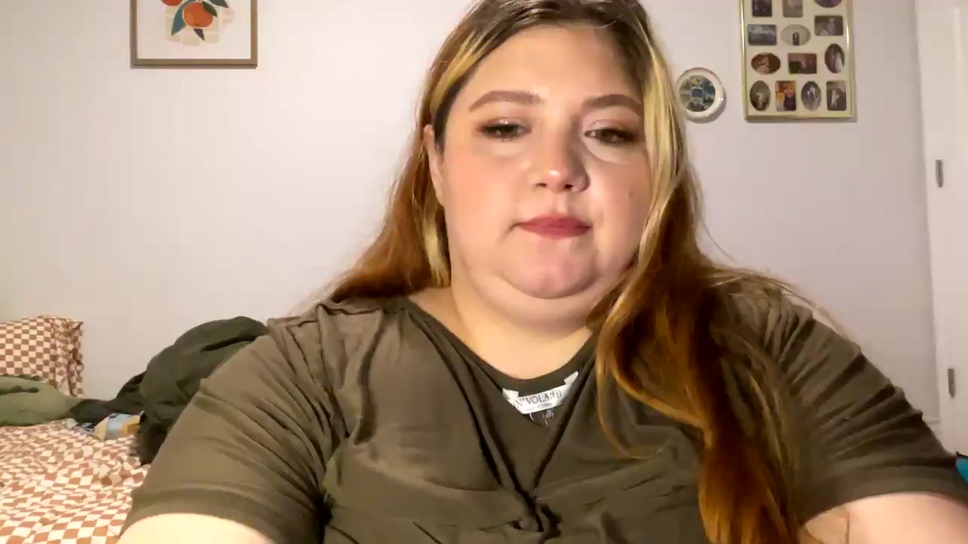 Gallery image thumbnail from moodyskye's myfreecams stream on, 01/01/2026, 13:37 image 18 of 20