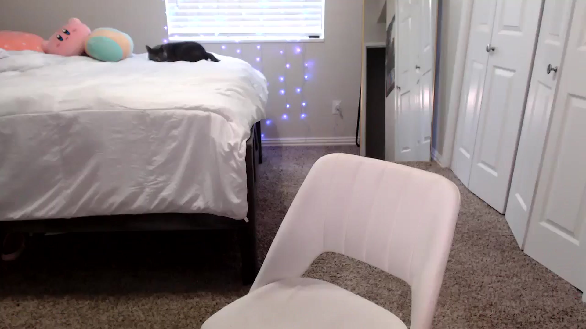 Gallery image thumbnail from moon_lina's myfreecams stream on, 05/18/2025, 12:35 image 20 of 20