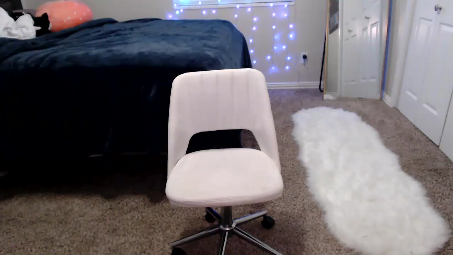 Gallery image thumbnail from moon_lina's myfreecams stream on, 08/22/2025, 12:43 image 16 of 20