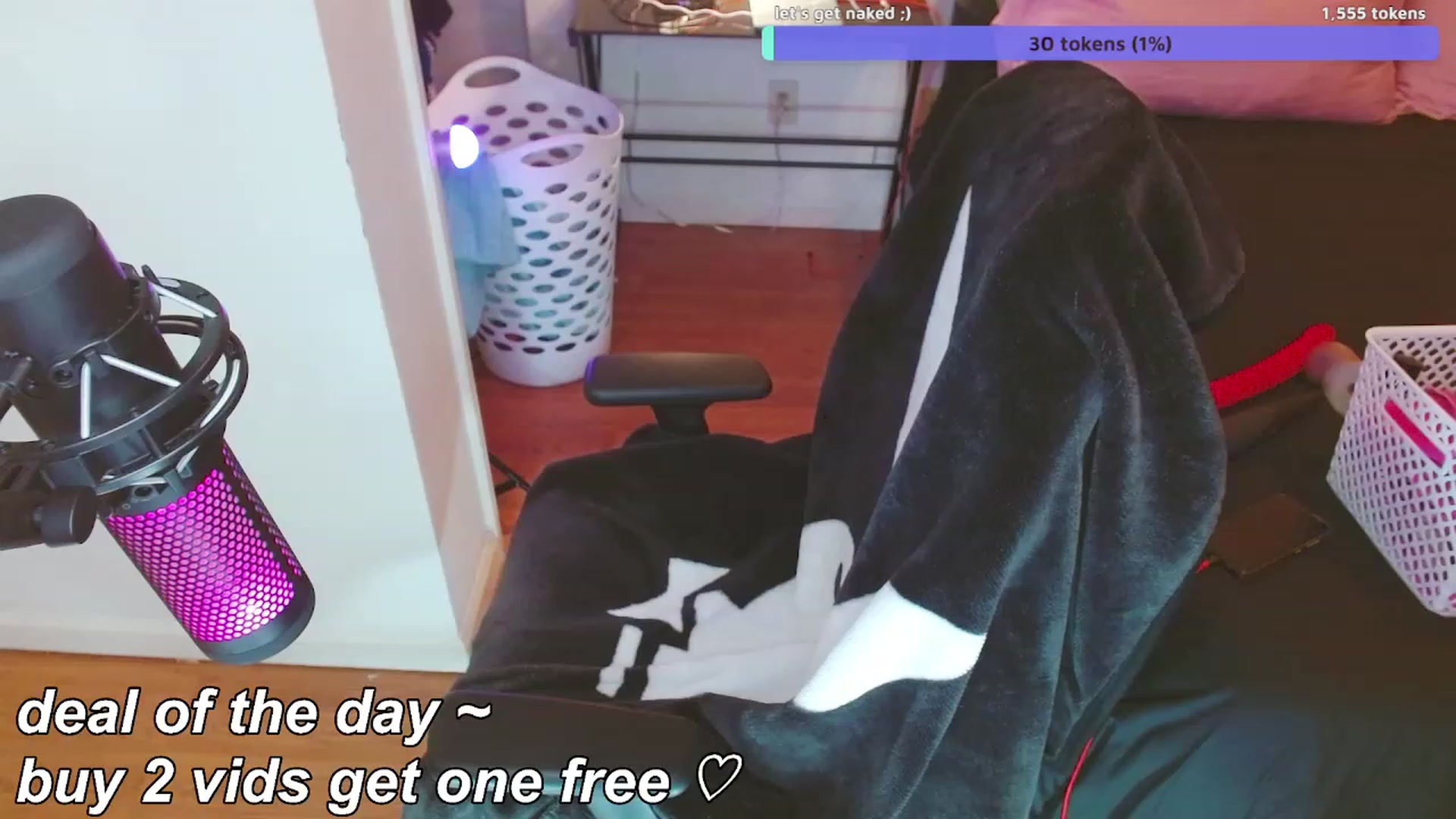 Gallery image thumbnail from moonlitfox's myfreecams stream on, 12/18/2022, 24:05 image 12 of 20