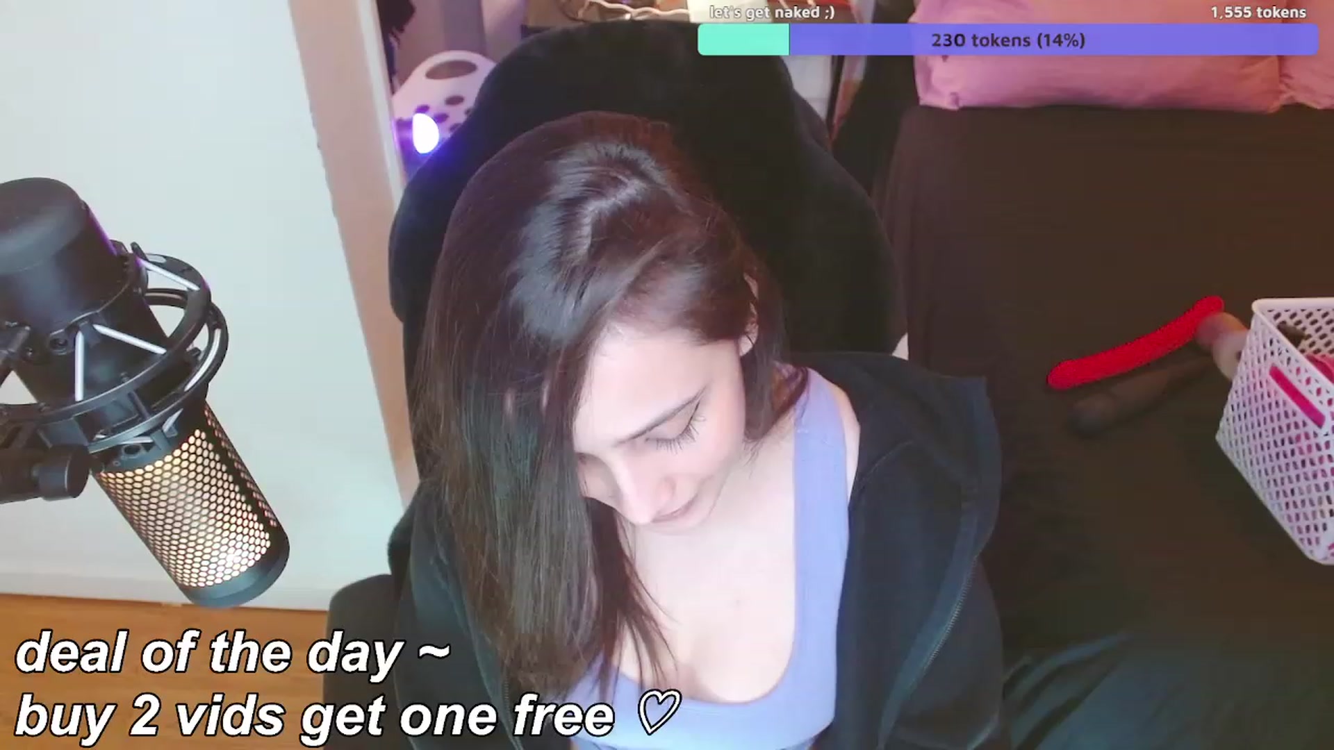 Gallery image thumbnail from moonlitfox's myfreecams stream on, 12/18/2022, 24:05 image 13 of 20