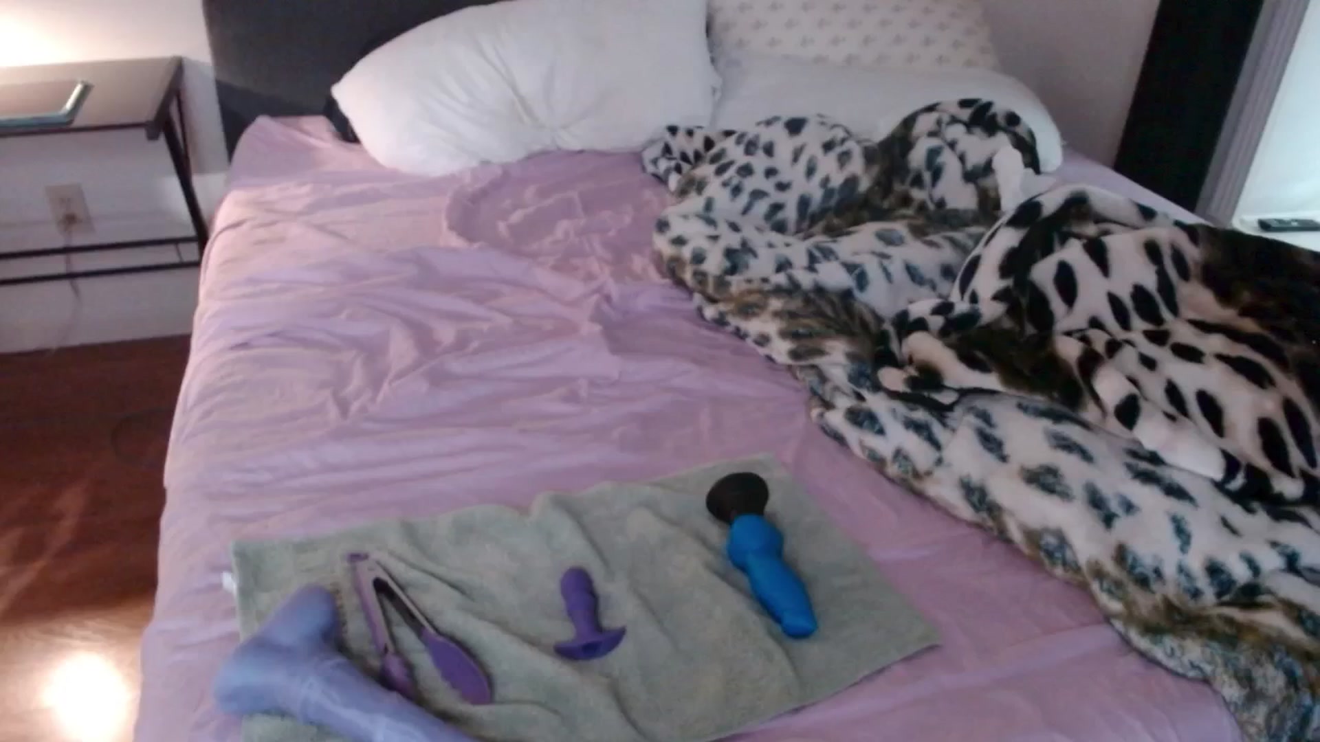 Gallery image thumbnail from moonlitfox's myfreecams stream on, 05/07/2024, 18:04 image 20 of 20