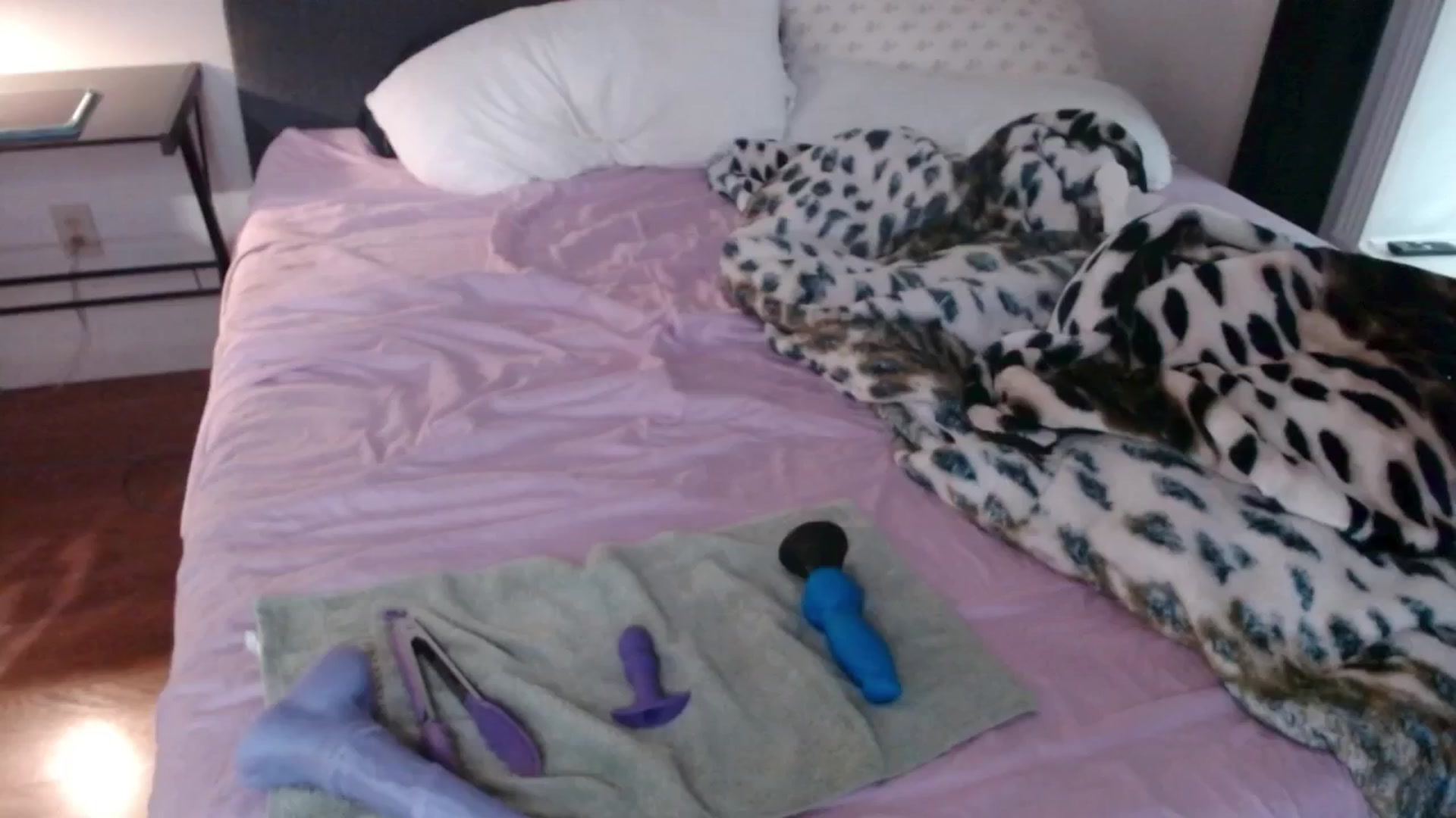 Gallery image thumbnail from moonlitfox's myfreecams stream on, 05/07/2024, 18:04 image 19 of 20