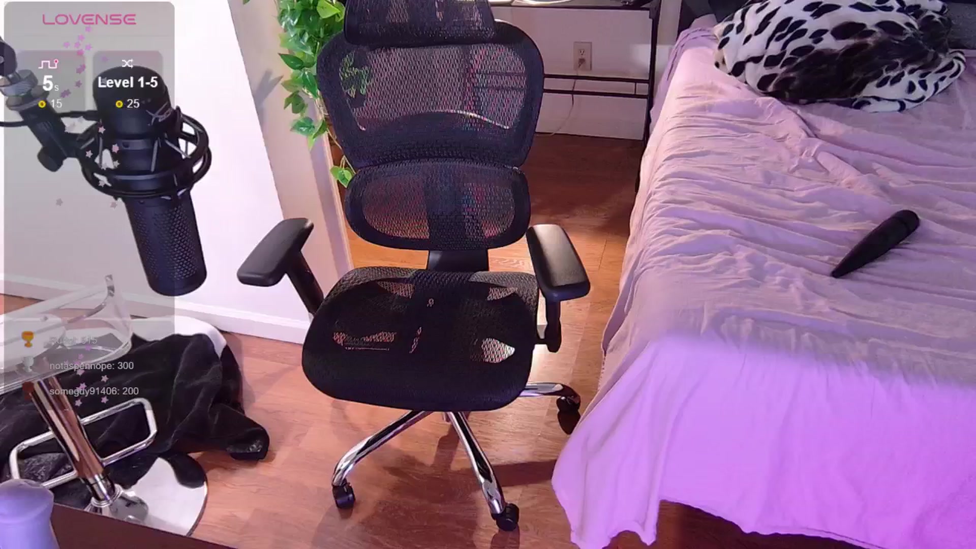 Gallery image thumbnail from moonlitfox's myfreecams stream on, 05/20/2024, 19:10 image 11 of 20