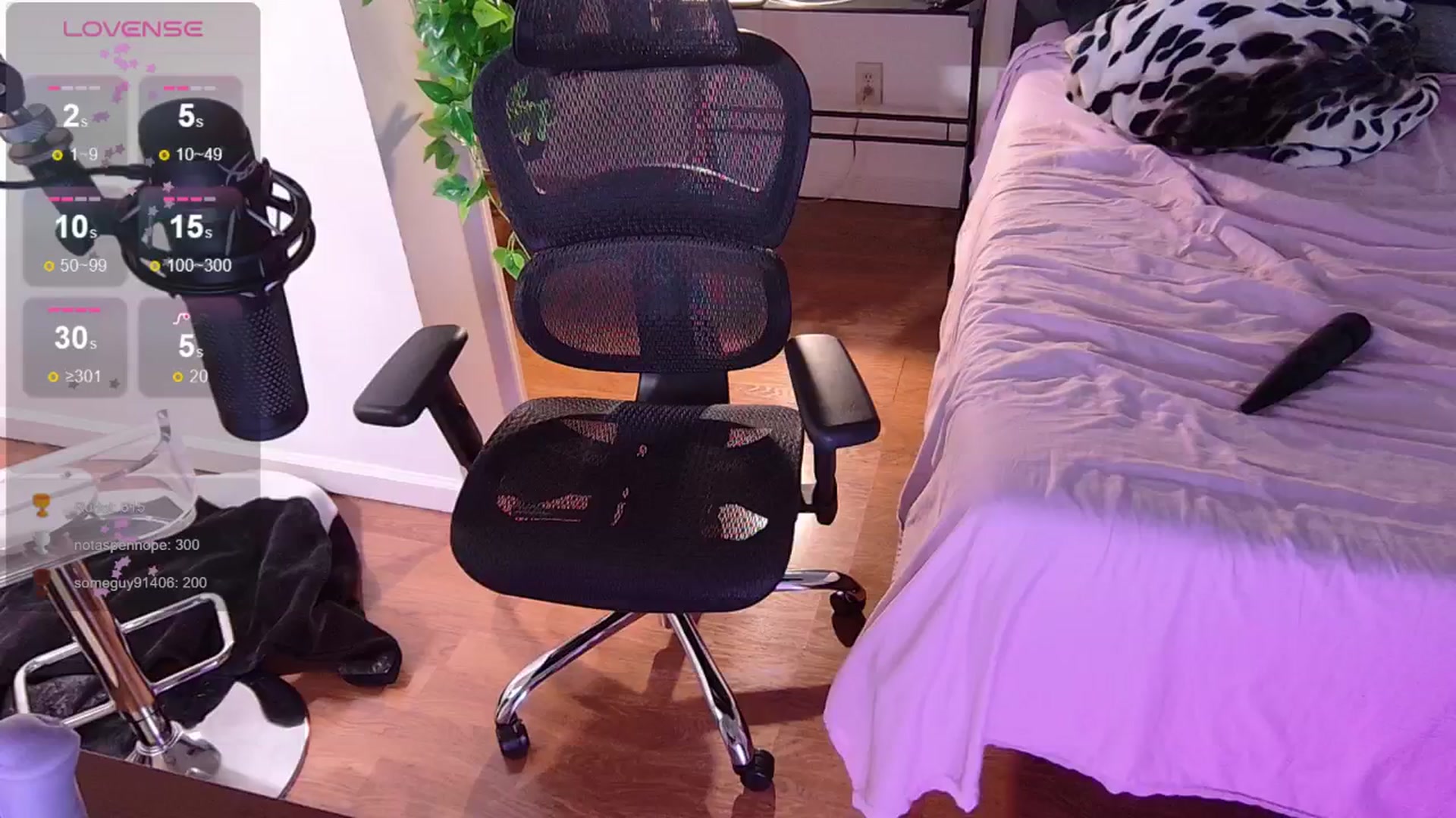 Gallery image thumbnail from moonlitfox's myfreecams stream on, 05/20/2024, 19:10 image 19 of 20