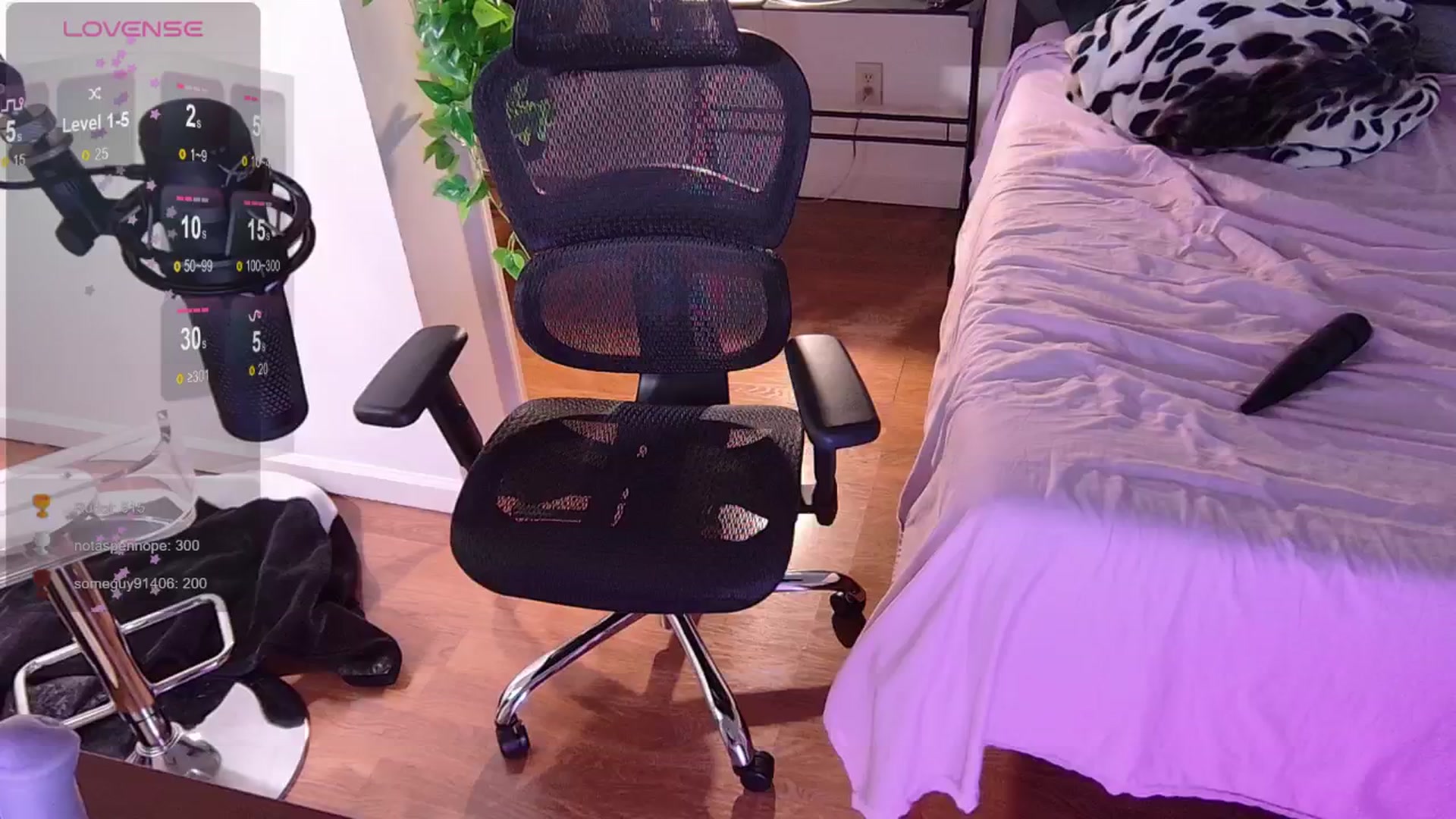 Gallery image thumbnail from moonlitfox's myfreecams stream on, 05/20/2024, 19:10 image 13 of 20