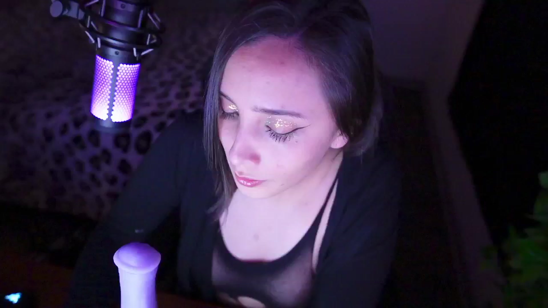 Gallery image thumbnail from moonlitfox's myfreecams stream on, 12/26/2024, 01:32 image 1 of 20