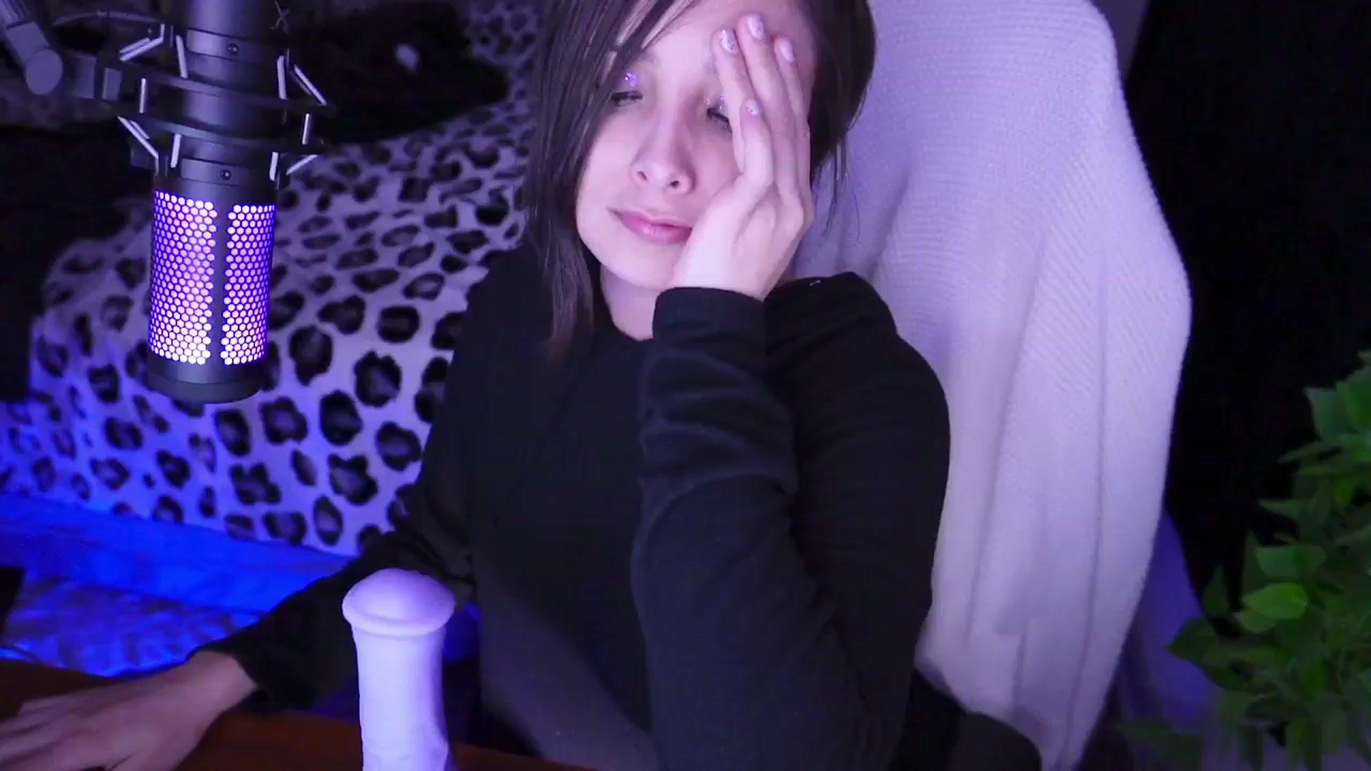 Gallery image thumbnail from moonlitfox's myfreecams stream on, 01/02/2025, 06:32 image 6 of 20