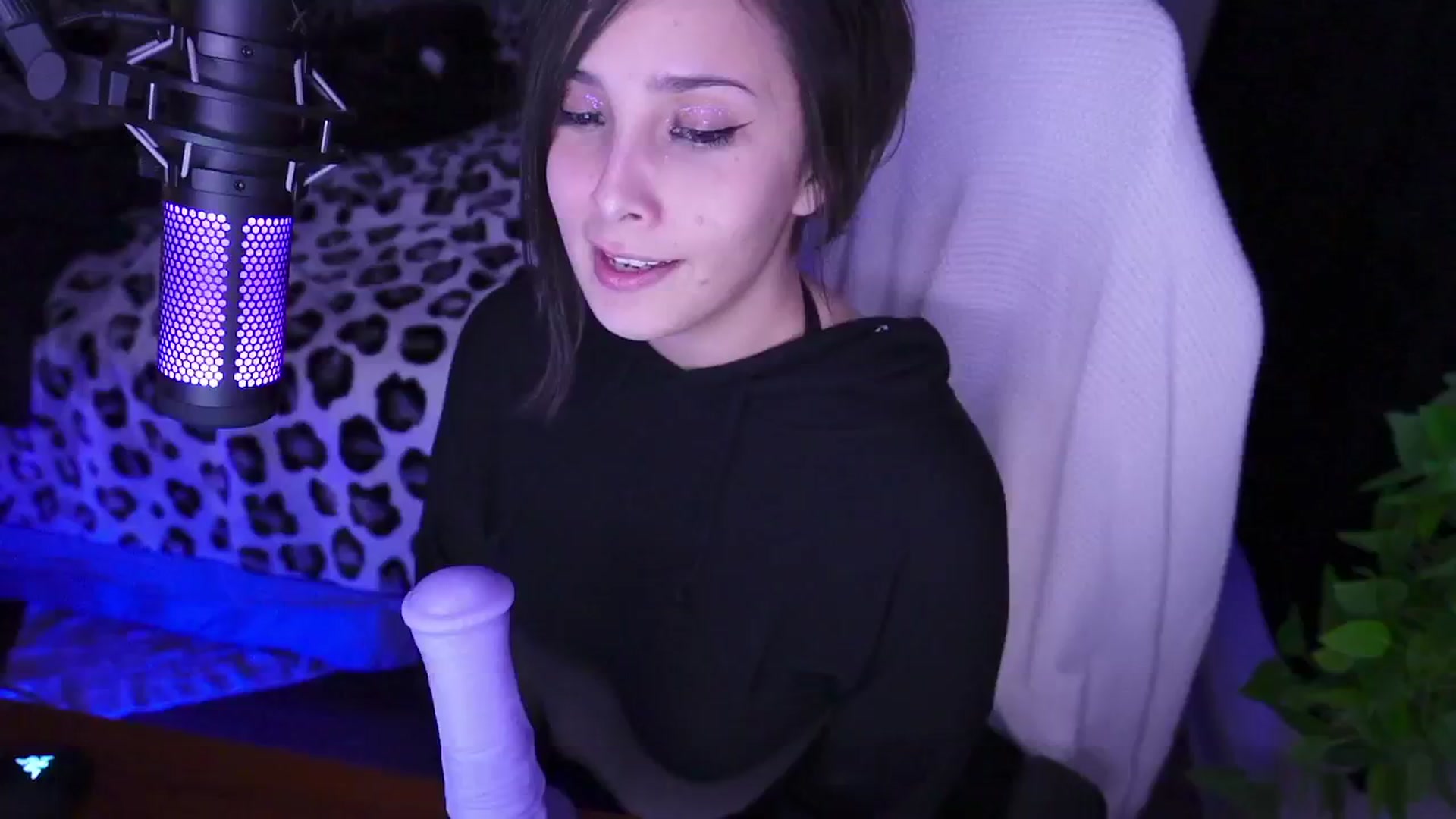 Gallery image thumbnail from moonlitfox's myfreecams stream on, 01/02/2025, 06:32 image 4 of 20