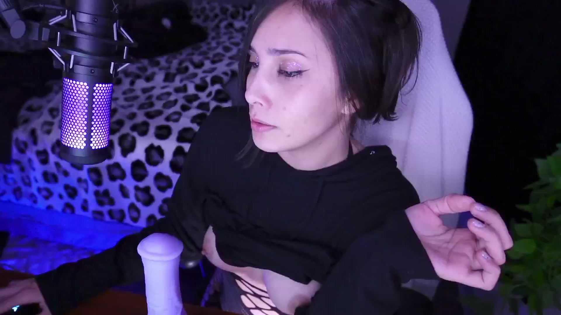 Gallery image thumbnail from moonlitfox's myfreecams stream on, 01/02/2025, 06:32 image 11 of 20