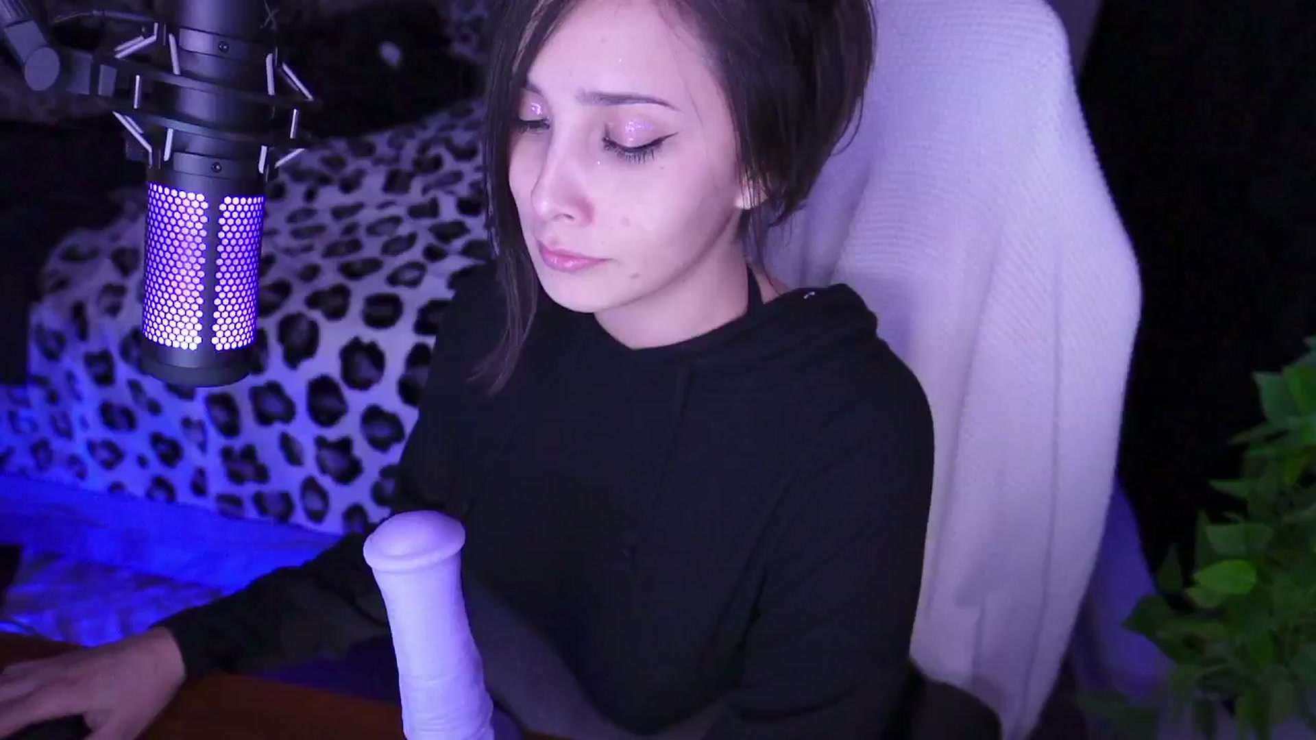 Gallery image thumbnail from moonlitfox's myfreecams stream on, 01/02/2025, 06:32 image 5 of 20
