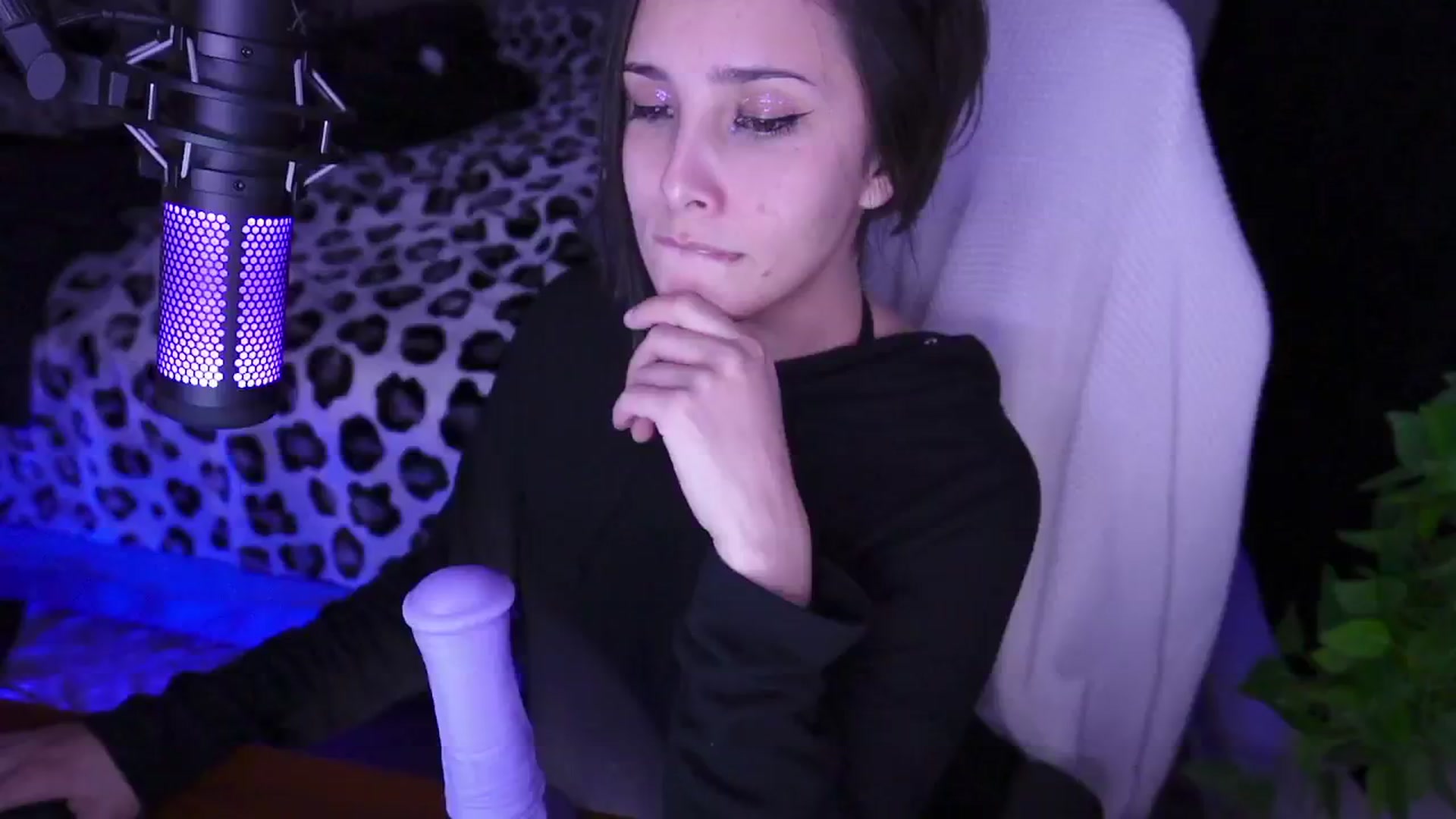 Gallery image thumbnail from moonlitfox's myfreecams stream on, 01/02/2025, 06:32 image 3 of 20