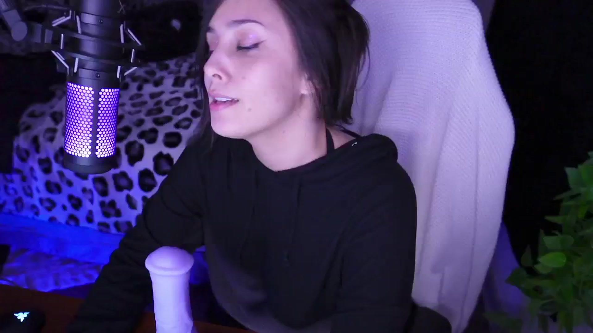 Gallery image thumbnail from moonlitfox's myfreecams stream on, 01/02/2025, 06:32 image 8 of 20